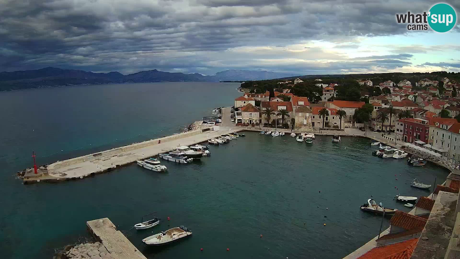 Spletna kamera Sutivan panorama – pogled v živo z otoka Brač