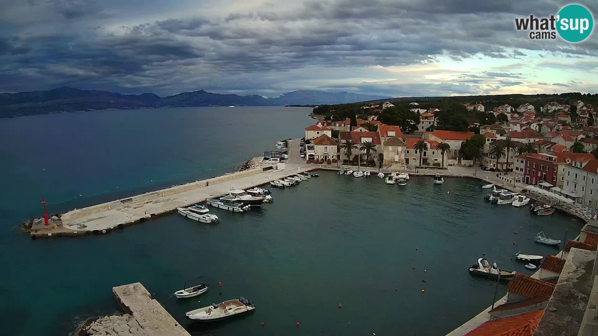 Spletna kamera Sutivan panorama – pogled v živo z otoka Brač