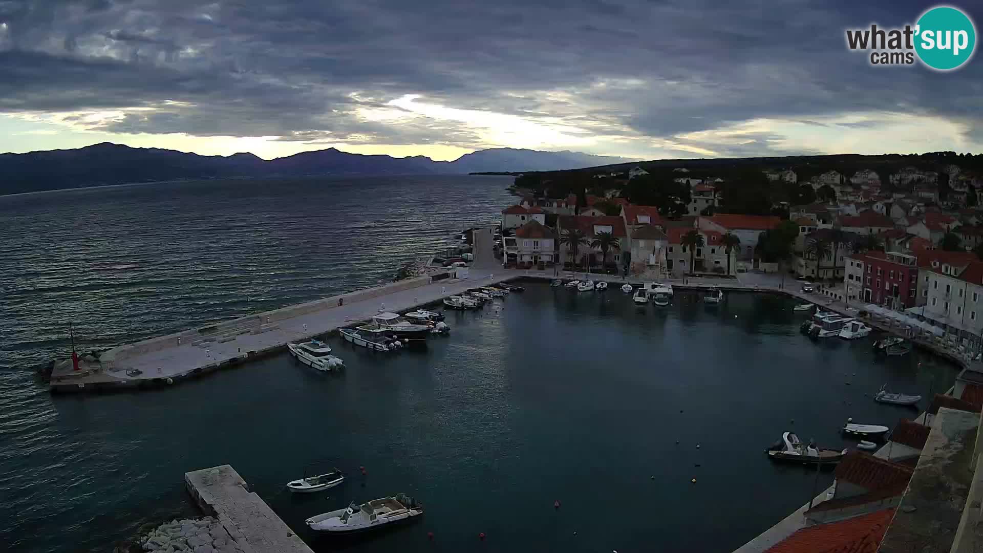 Web kamera Sutivan panorama – Pogled uživo s otoka Brača