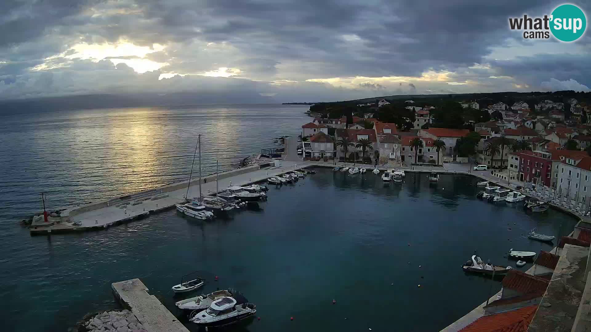 Spletna kamera Sutivan panorama – pogled v živo z otoka Brač