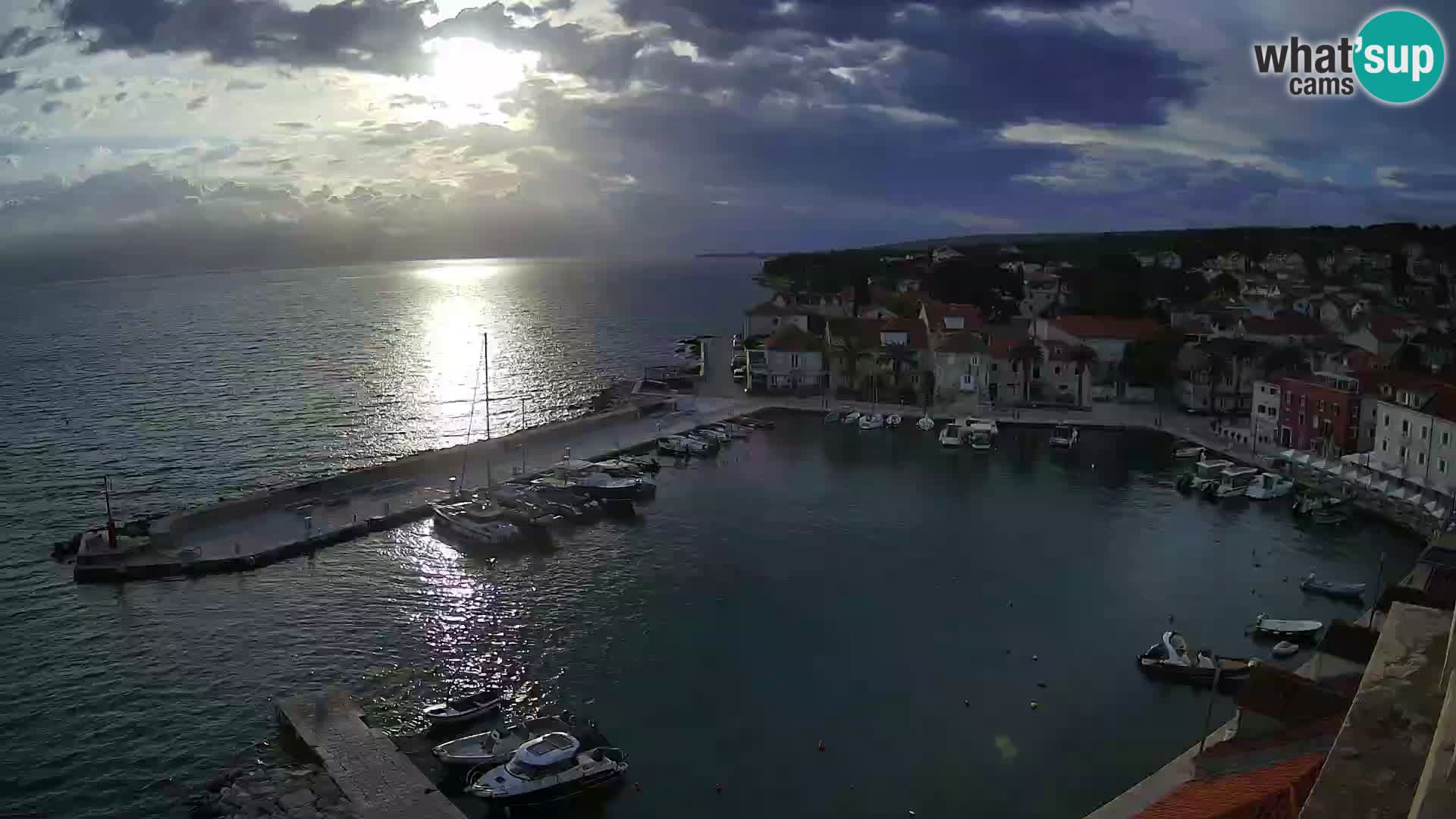 Spletna kamera Sutivan panorama – pogled v živo z otoka Brač