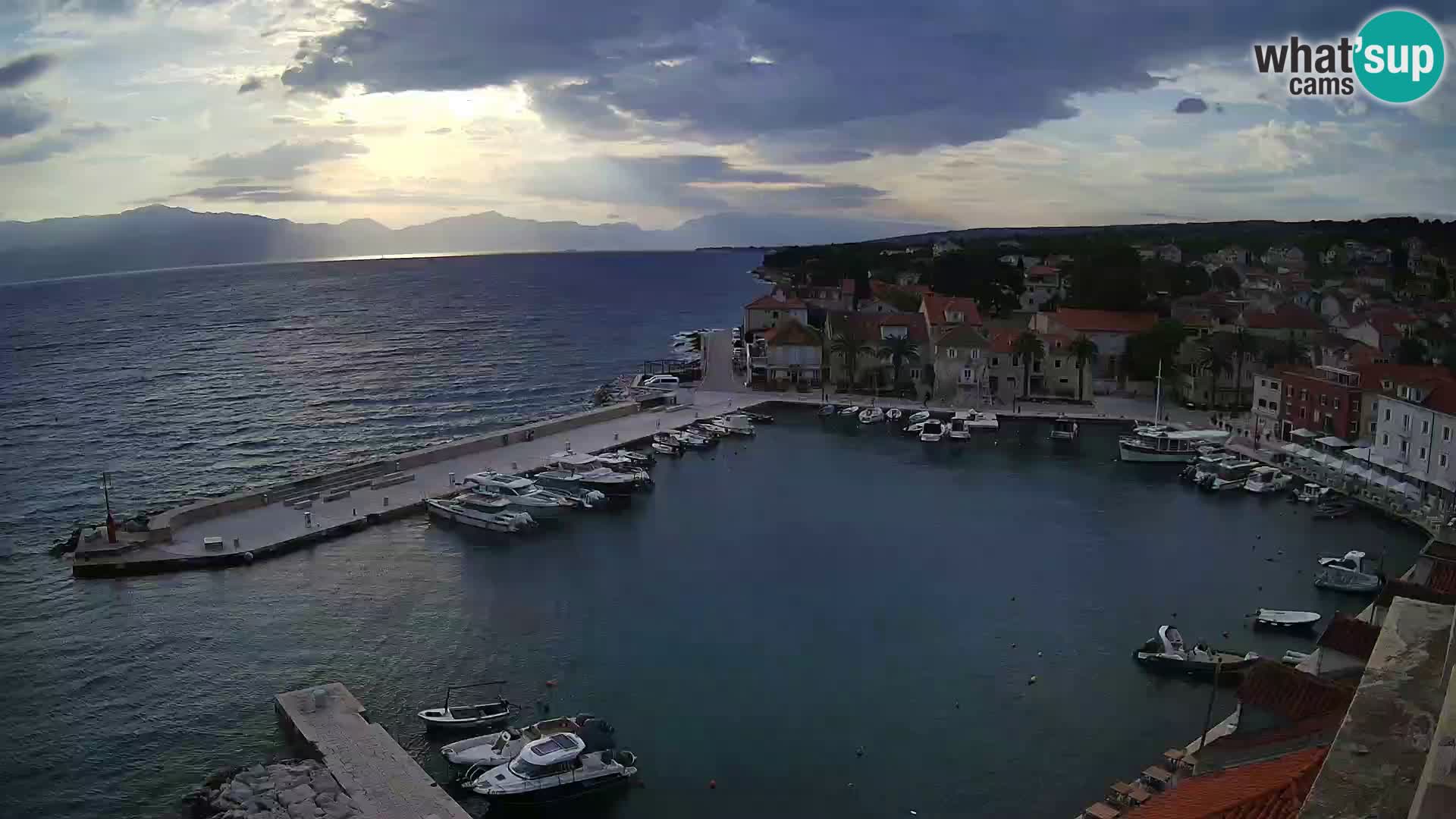 Spletna kamera Sutivan panorama – pogled v živo z otoka Brač