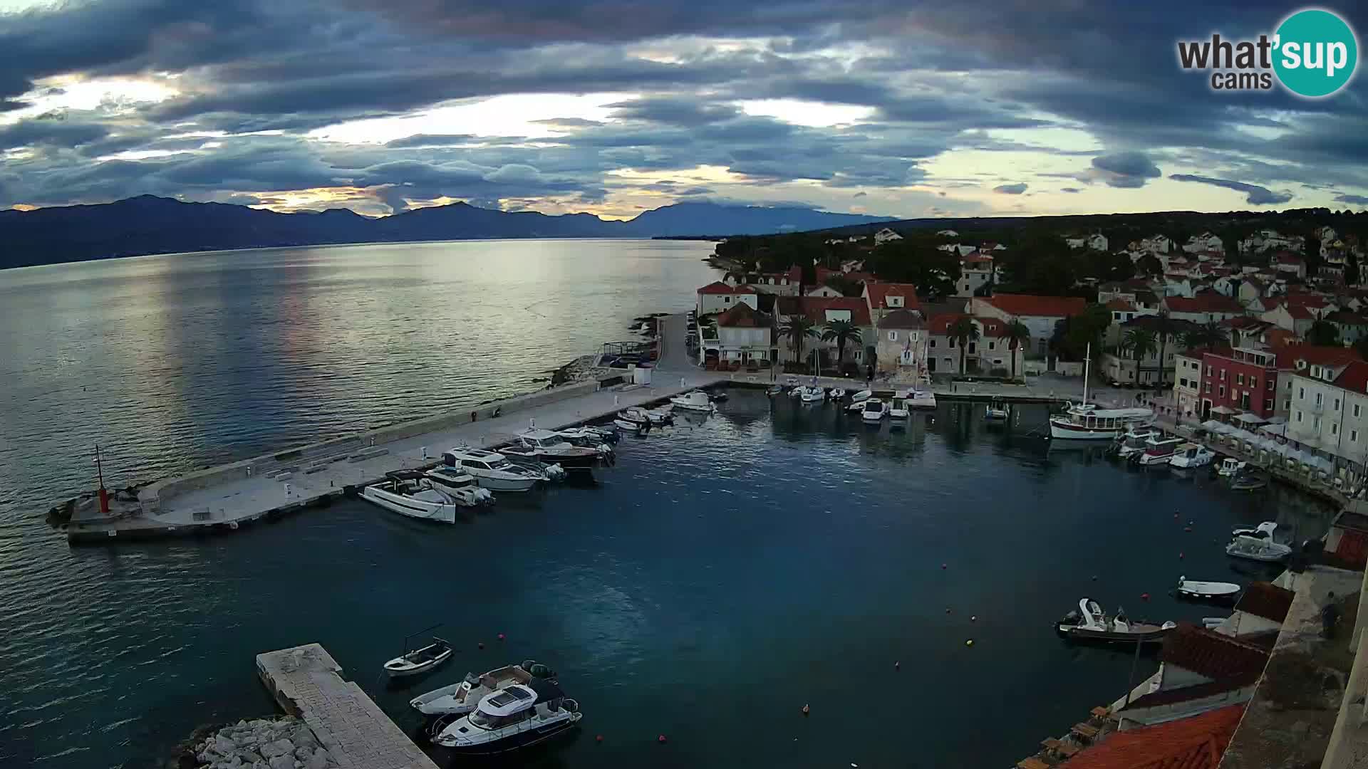 Spletna kamera Sutivan panorama – pogled v živo z otoka Brač
