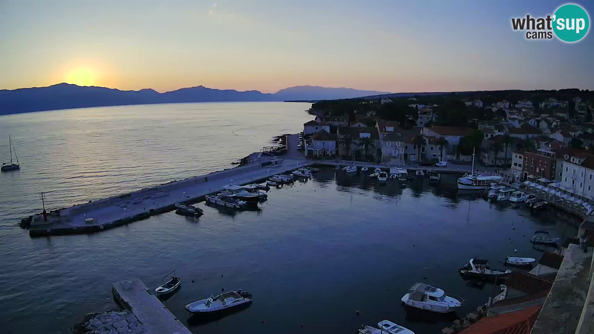 Spletna kamera Sutivan panorama – pogled v živo z otoka Brač
