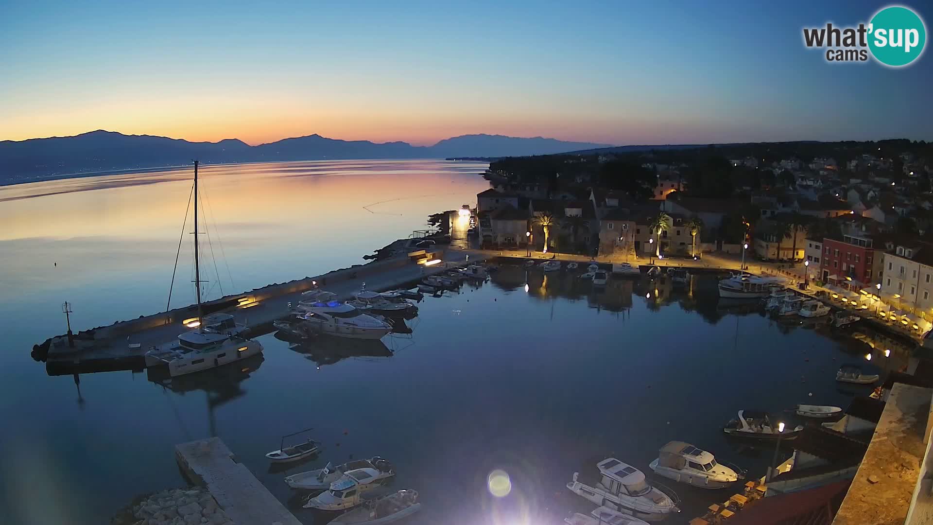 Spletna kamera Sutivan panorama – pogled v živo z otoka Brač