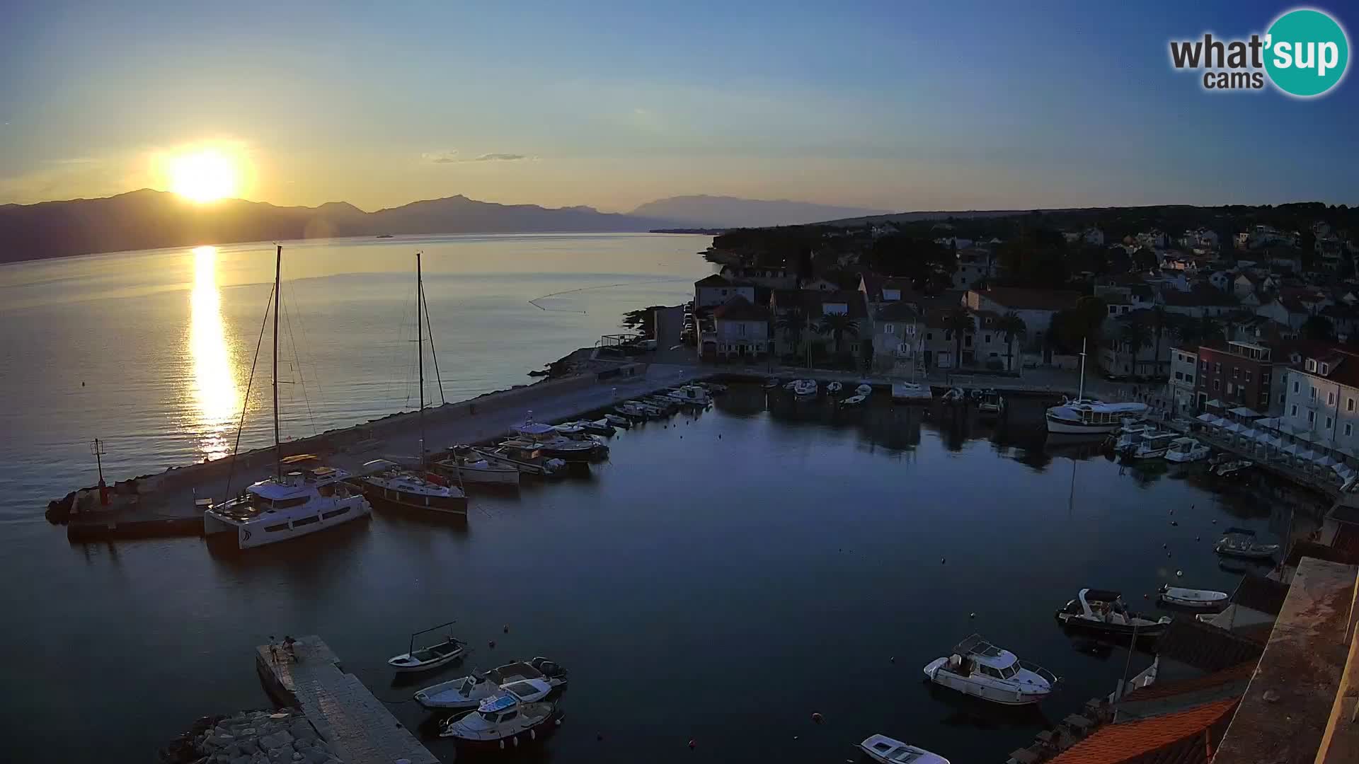 Spletna kamera Sutivan panorama – pogled v živo z otoka Brač