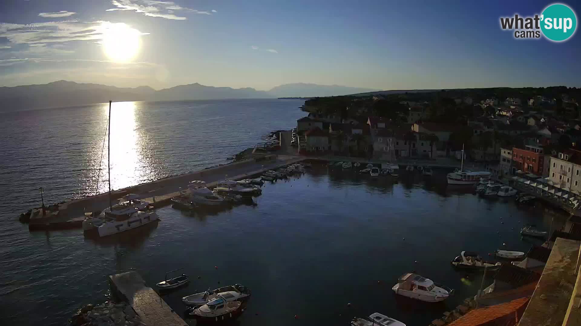 Spletna kamera Sutivan panorama – pogled v živo z otoka Brač