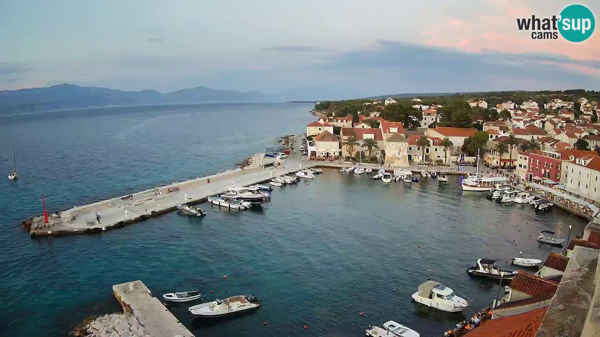 Spletna kamera Sutivan panorama – pogled v živo z otoka Brač