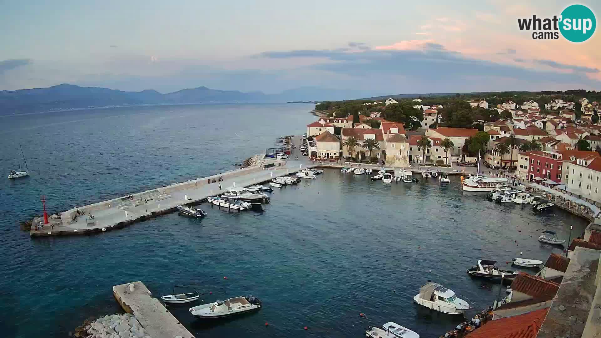 Spletna kamera Sutivan panorama – pogled v živo z otoka Brač