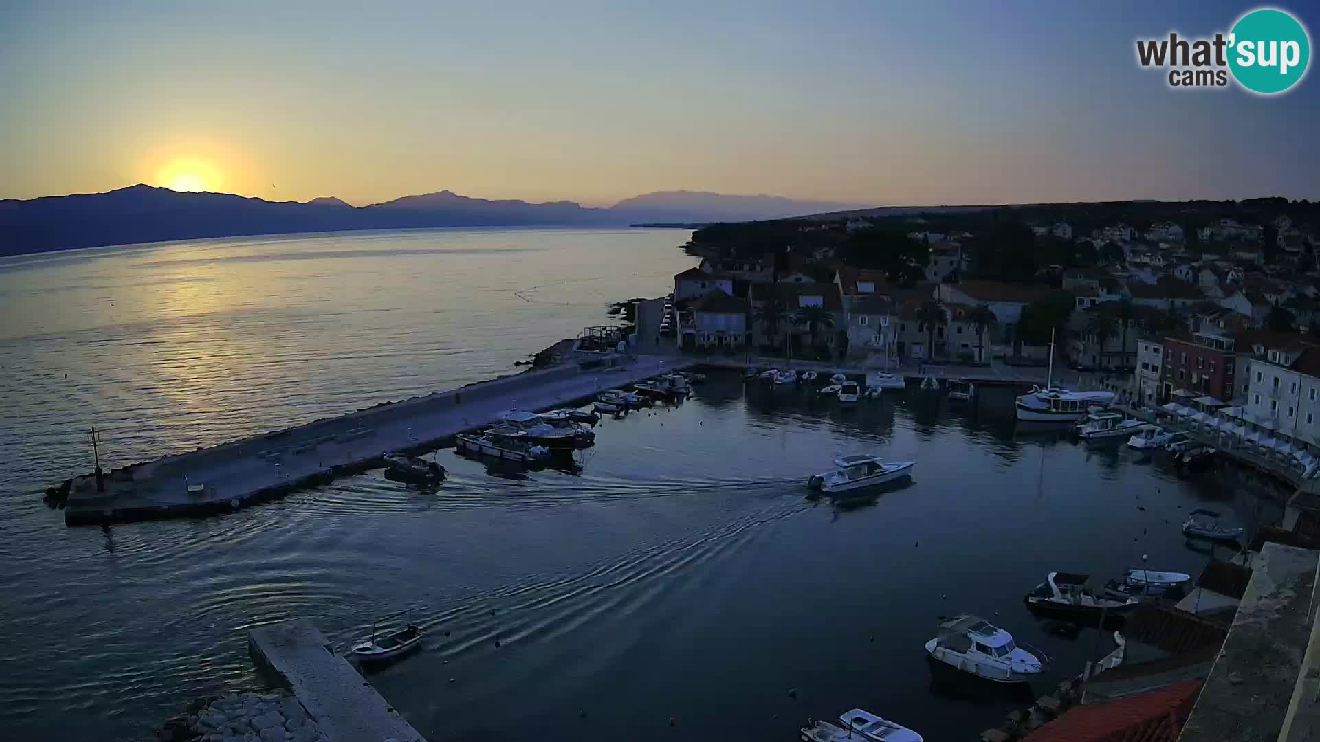 Spletna kamera Sutivan panorama – pogled v živo z otoka Brač