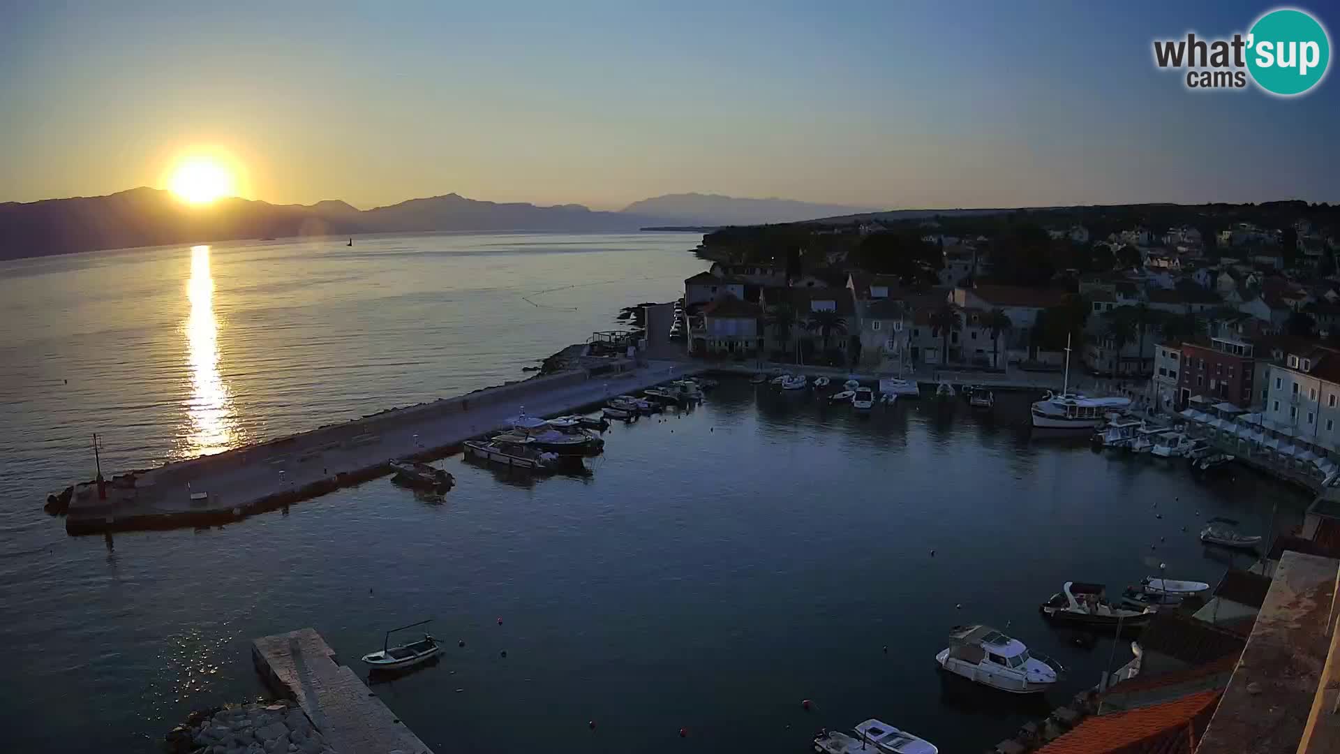 Spletna kamera Sutivan panorama – pogled v živo z otoka Brač
