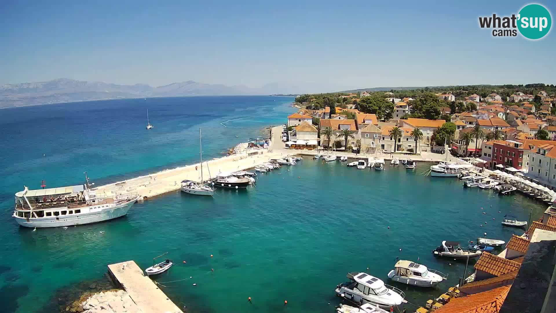 Spletna kamera Sutivan panorama – pogled v živo z otoka Brač