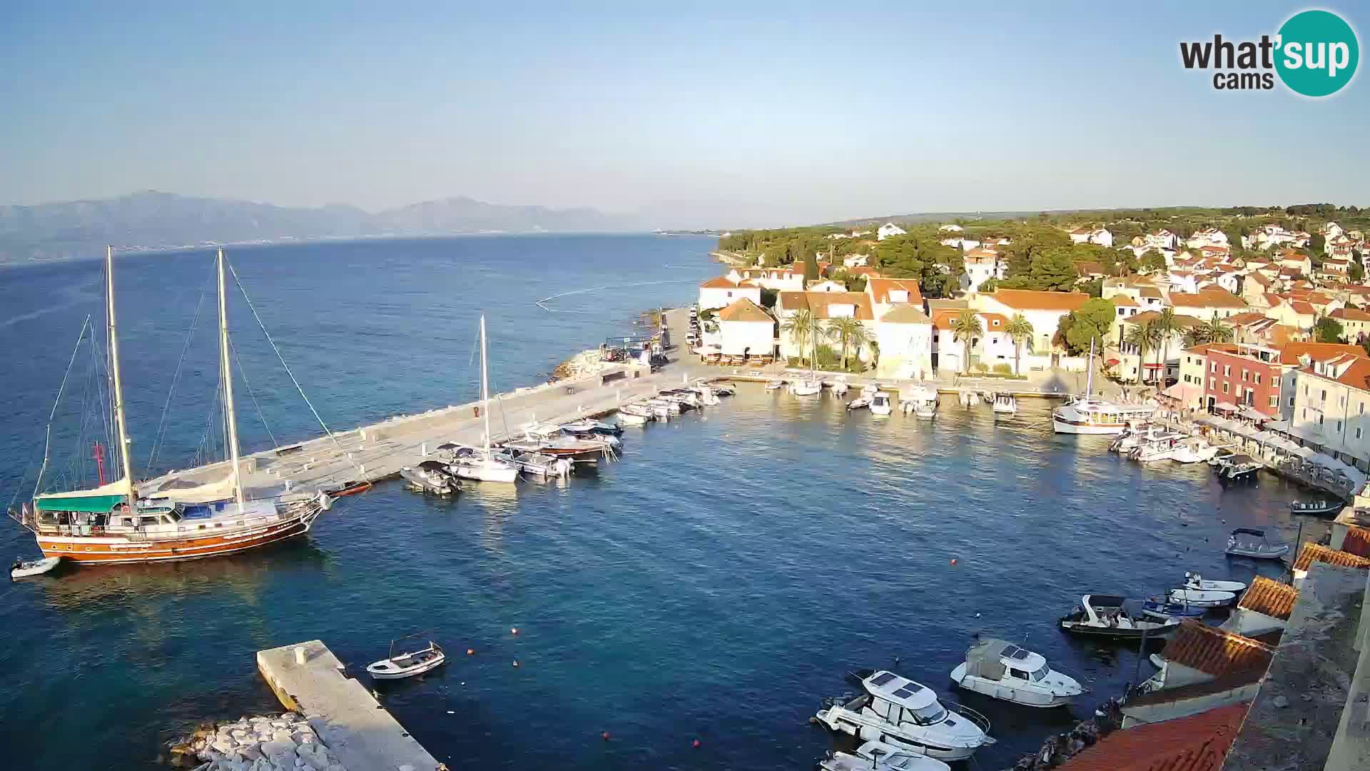 Spletna kamera Sutivan panorama – pogled v živo z otoka Brač