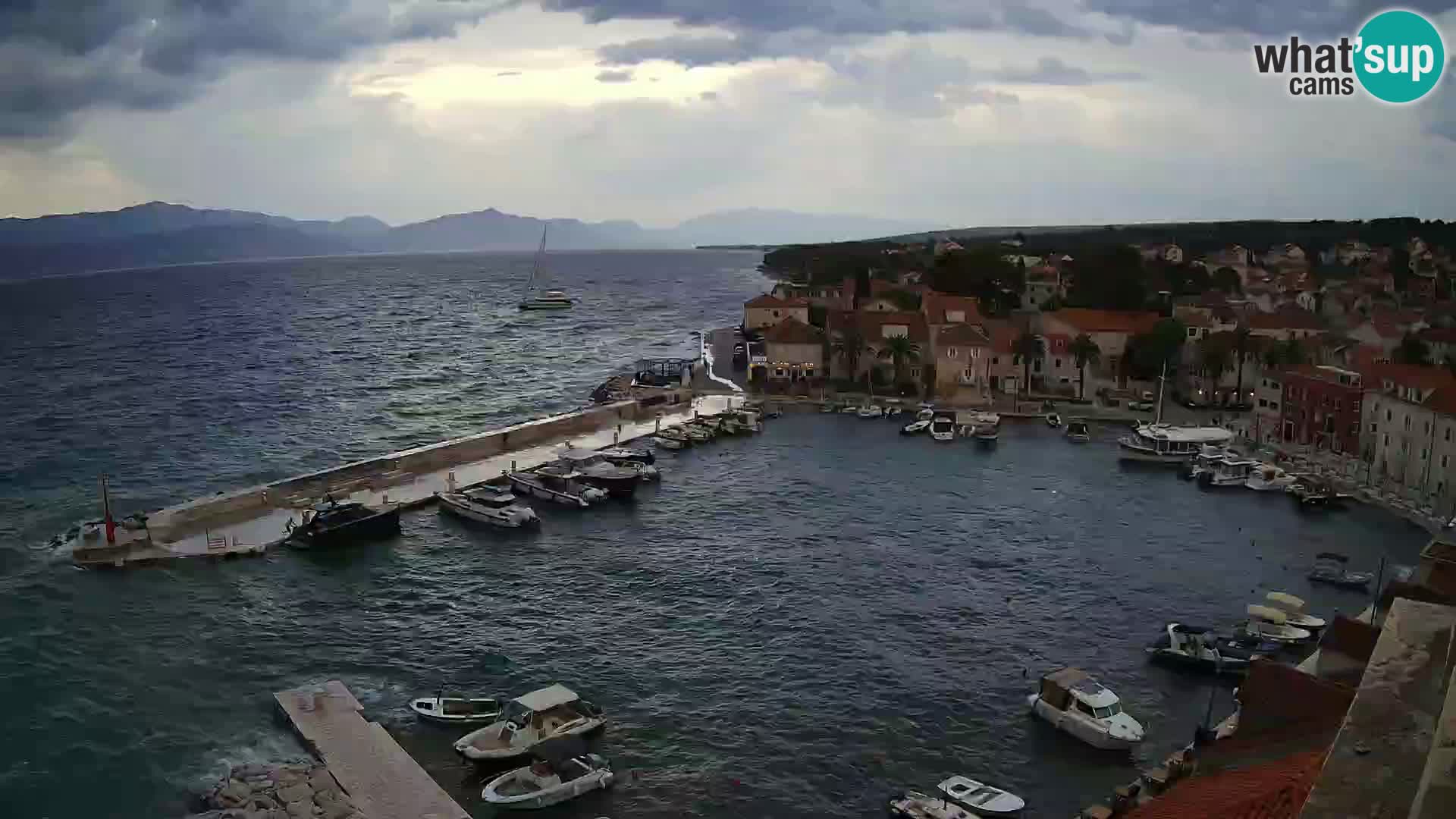 Web kamera Sutivan panorama – Pogled uživo s otoka Brača