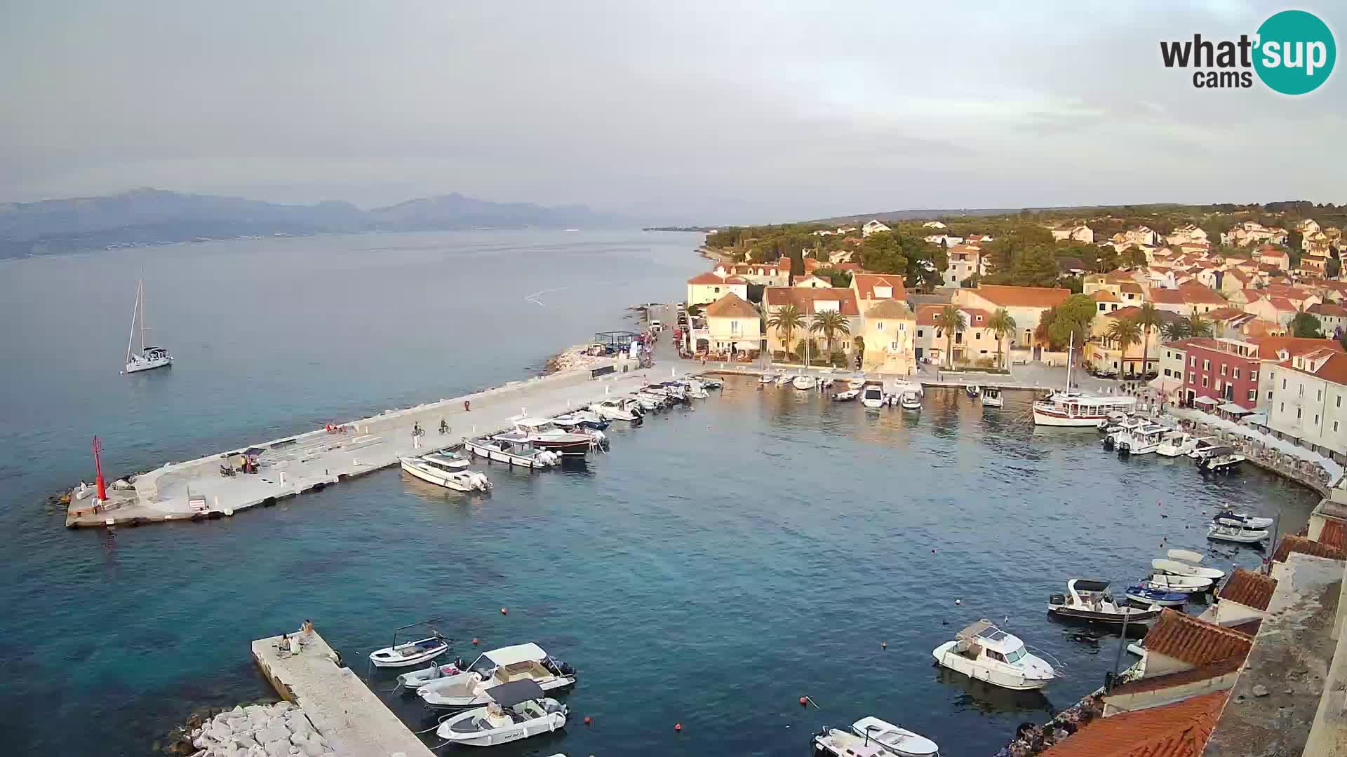 Spletna kamera Sutivan panorama – pogled v živo z otoka Brač