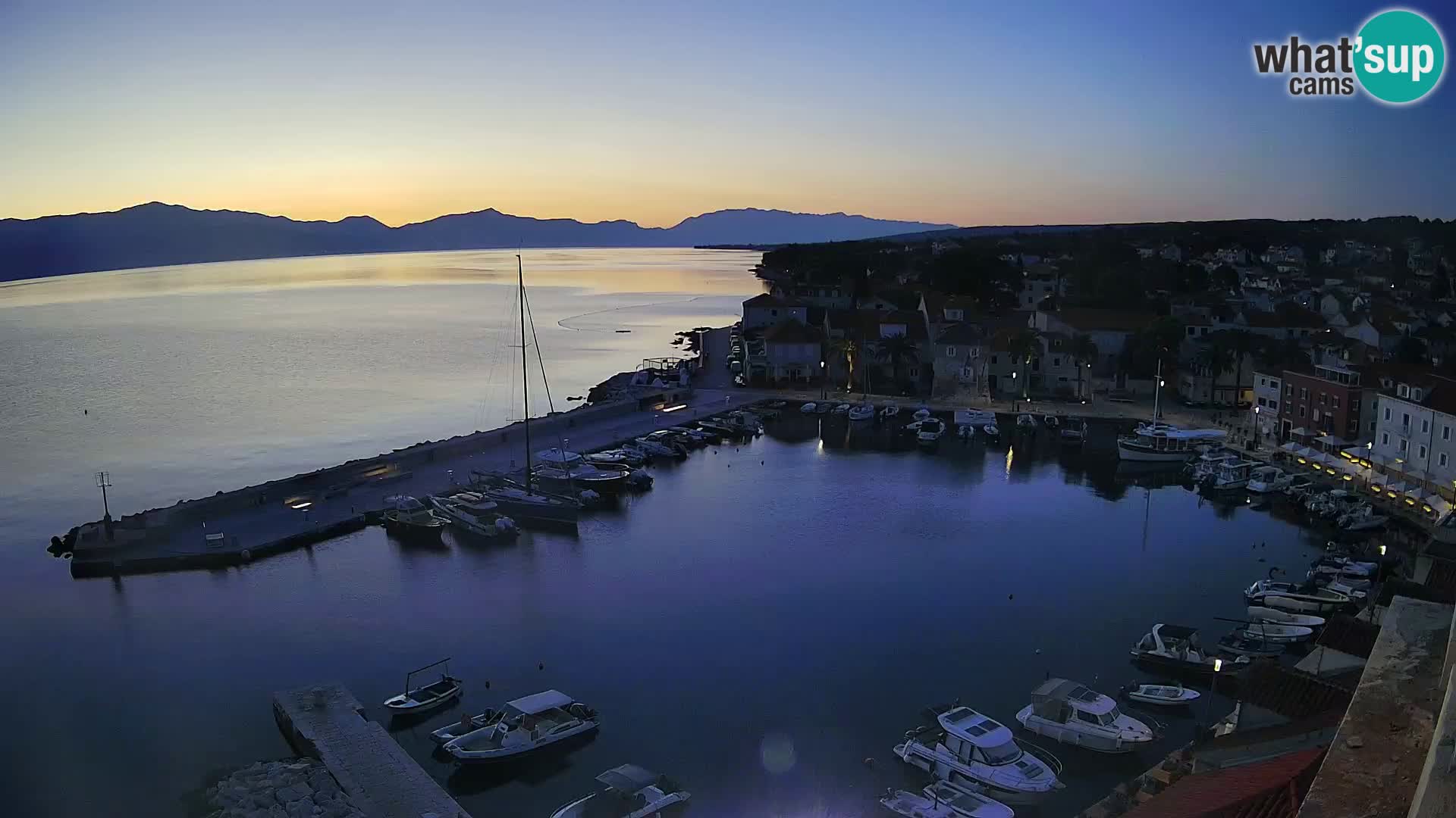 Spletna kamera Sutivan panorama – pogled v živo z otoka Brač