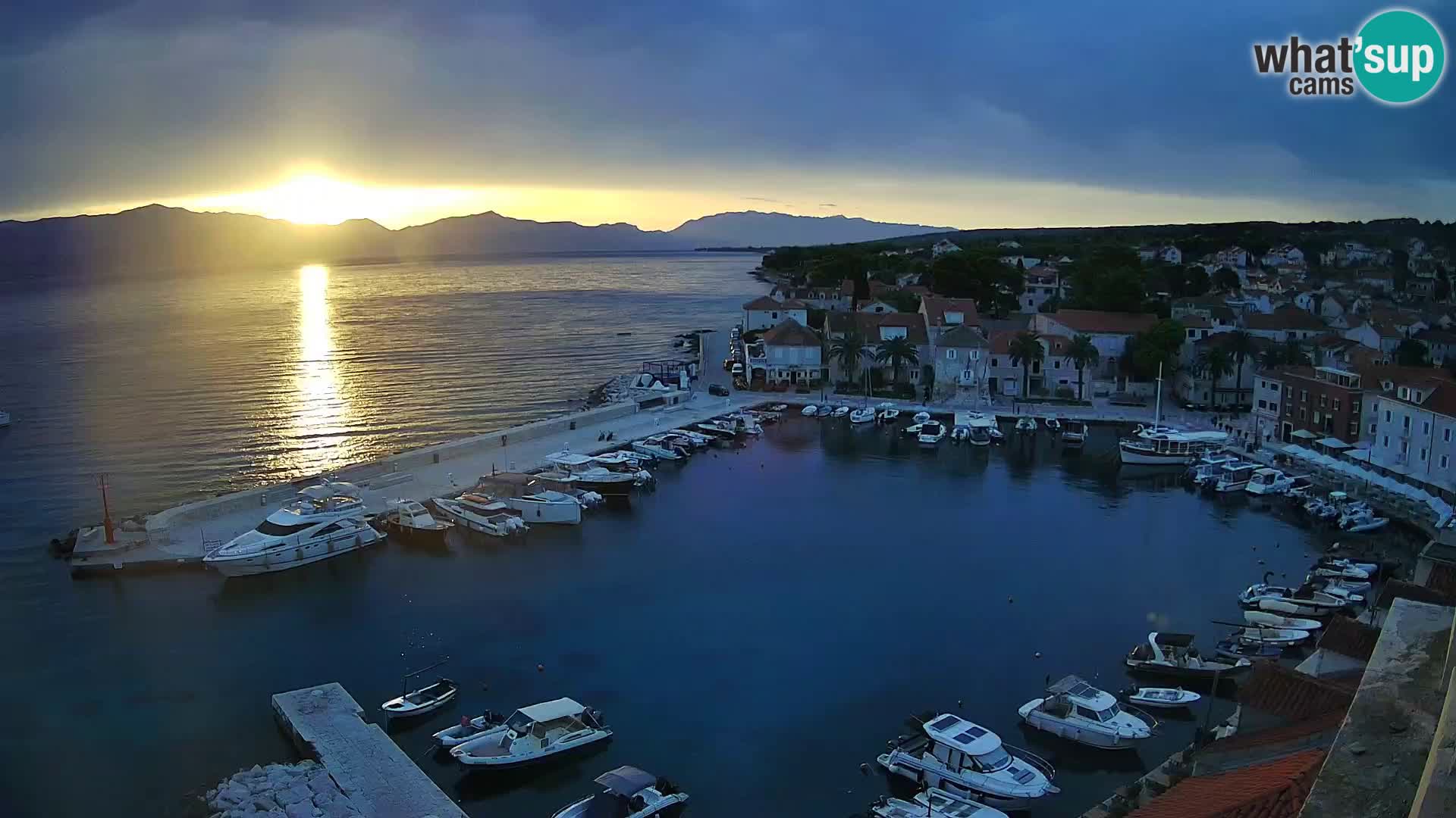 Spletna kamera Sutivan panorama – pogled v živo z otoka Brač