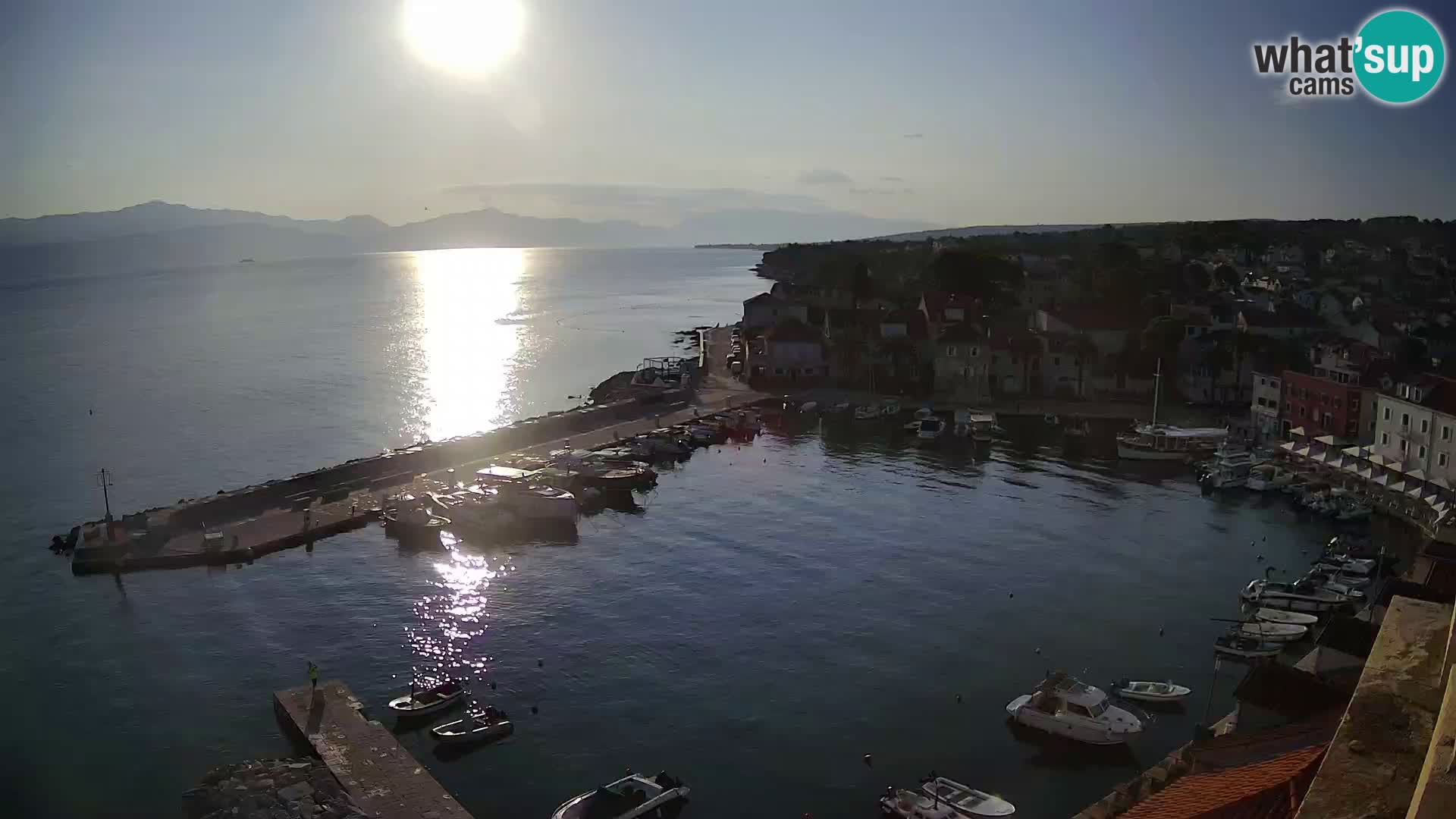 Spletna kamera Sutivan panorama – pogled v živo z otoka Brač