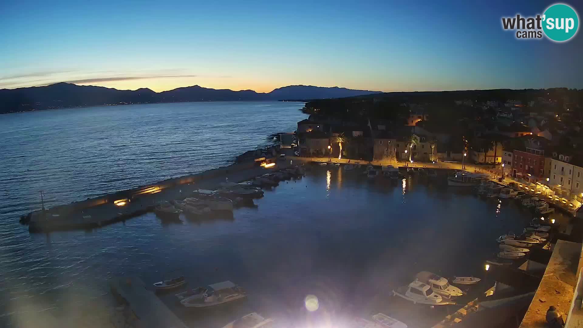 Spletna kamera Sutivan panorama – pogled v živo z otoka Brač