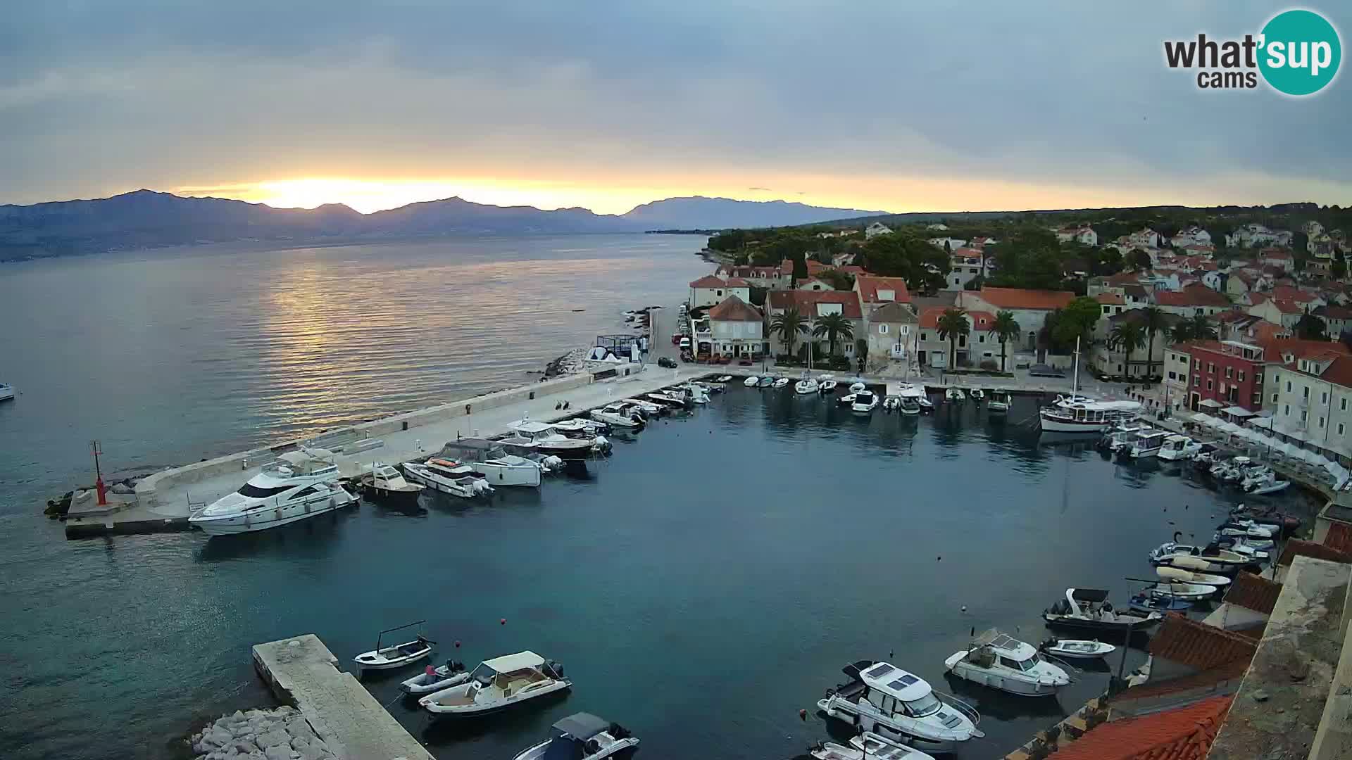 Spletna kamera Sutivan panorama – pogled v živo z otoka Brač