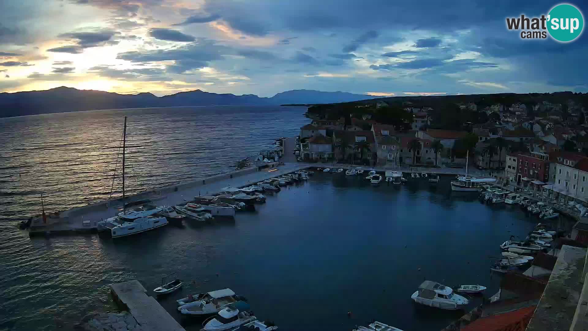 Web kamera Sutivan panorama – Pogled uživo s otoka Brača