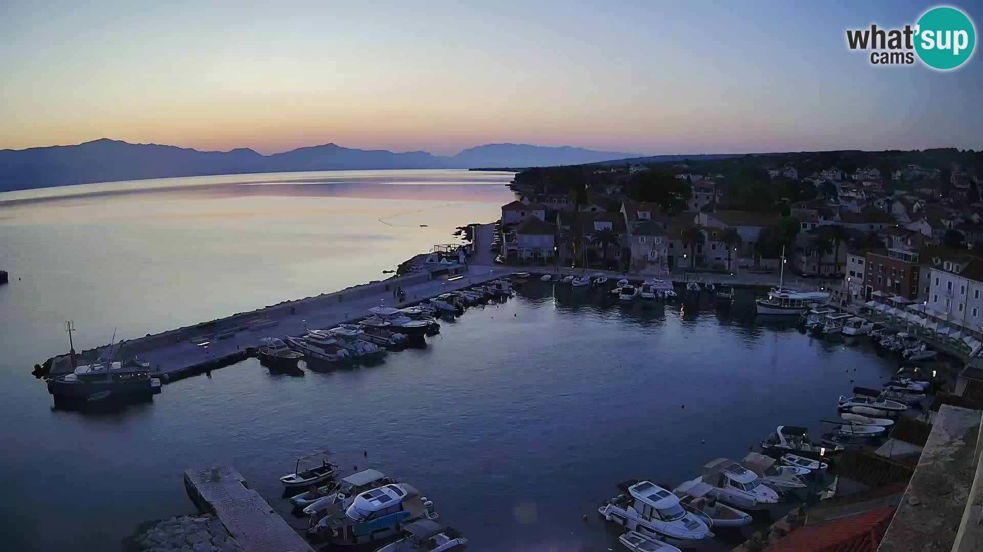 Spletna kamera Sutivan panorama – pogled v živo z otoka Brač