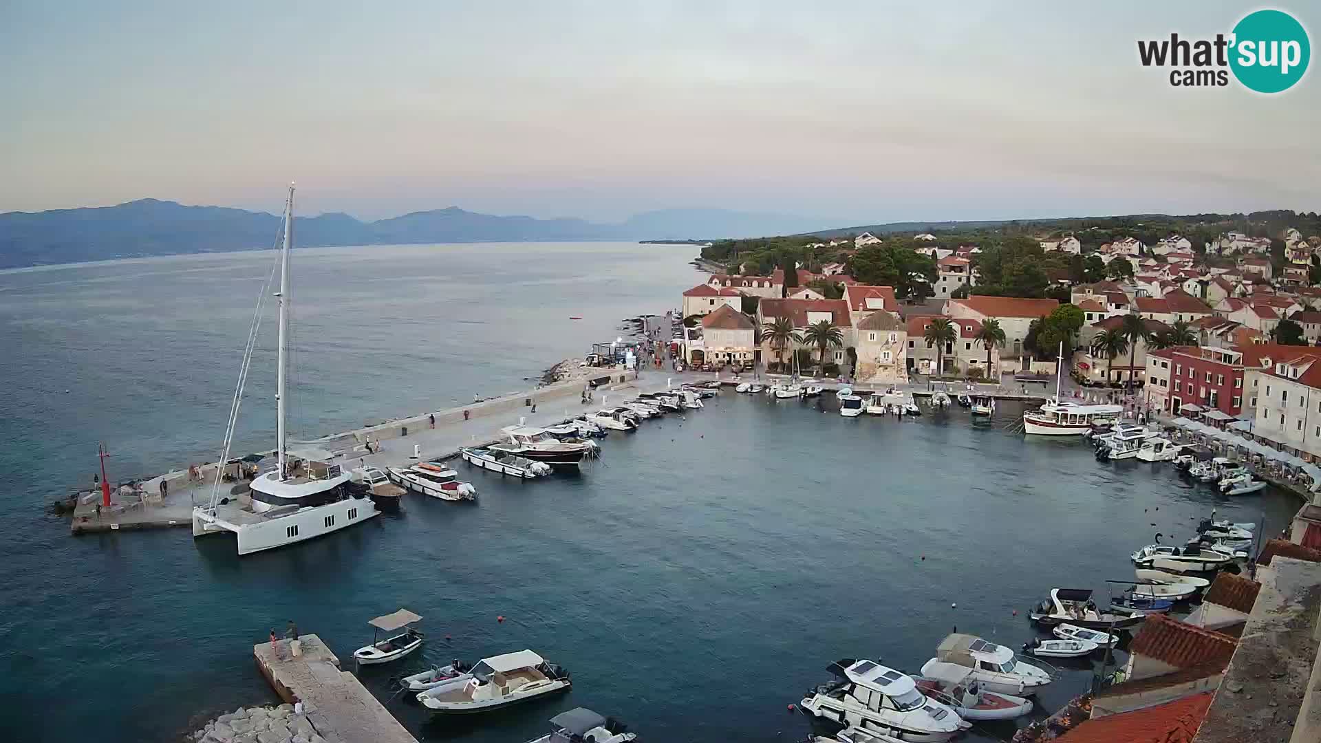 Web kamera Sutivan panorama – Pogled uživo s otoka Brača