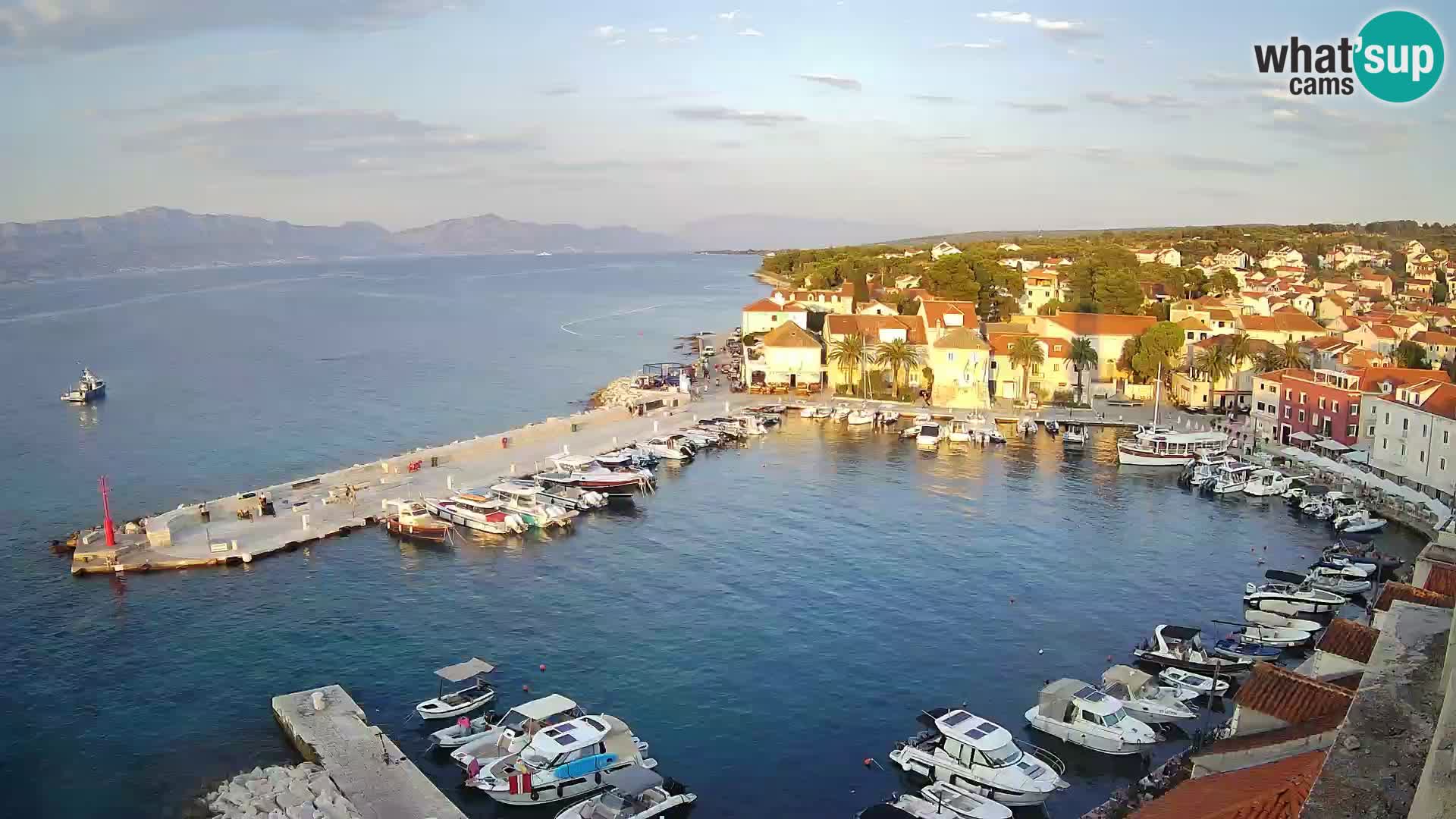 Spletna kamera Sutivan panorama – pogled v živo z otoka Brač