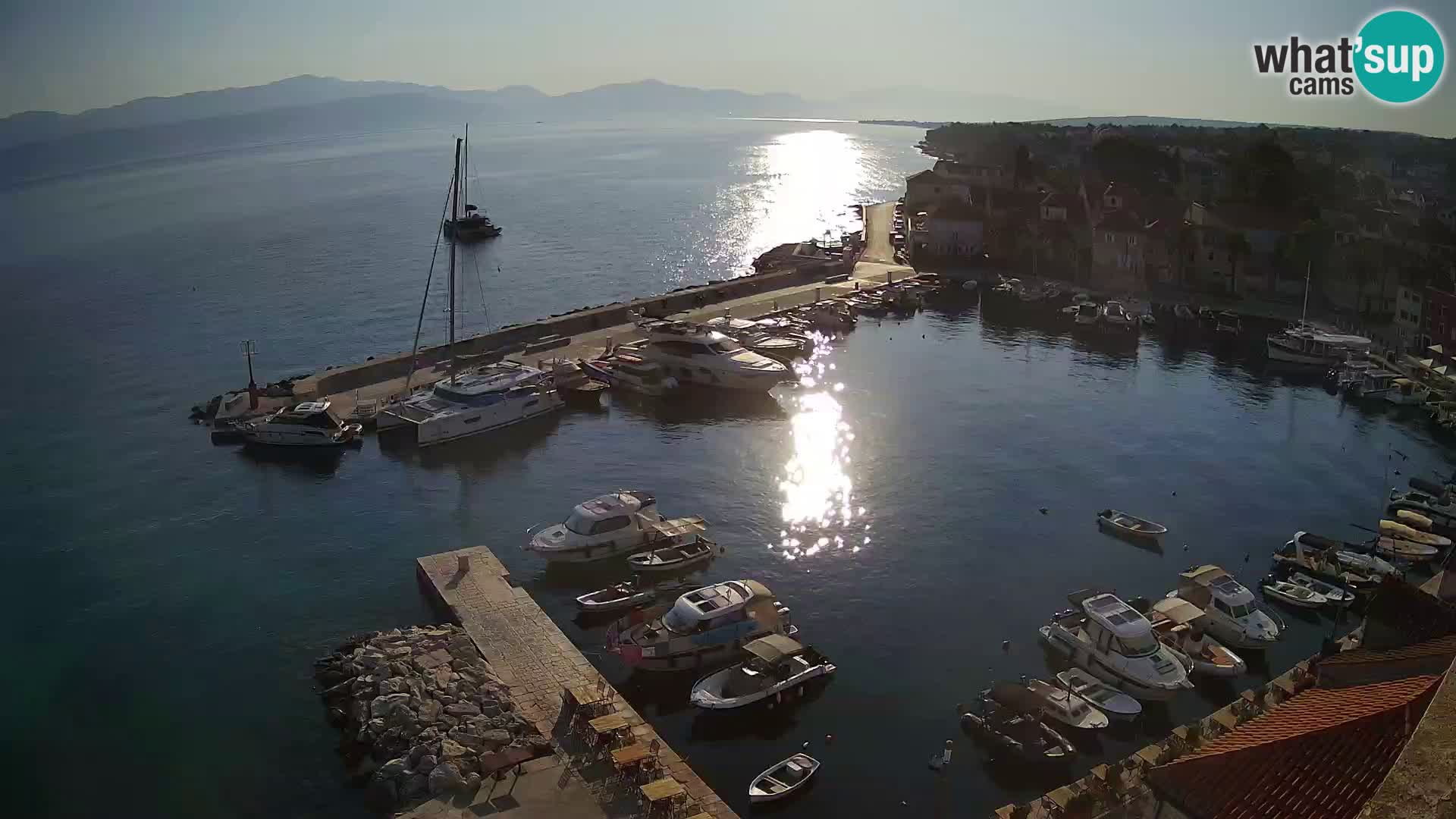 Spletna kamera Sutivan panorama – pogled v živo z otoka Brač