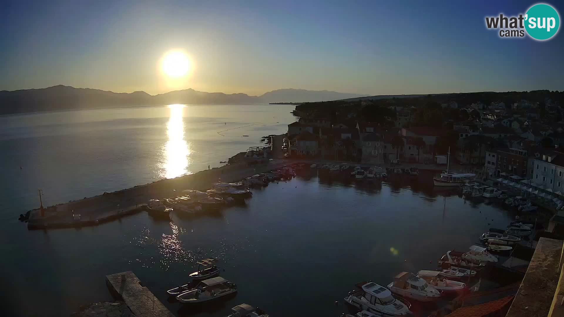 Spletna kamera Sutivan panorama – pogled v živo z otoka Brač