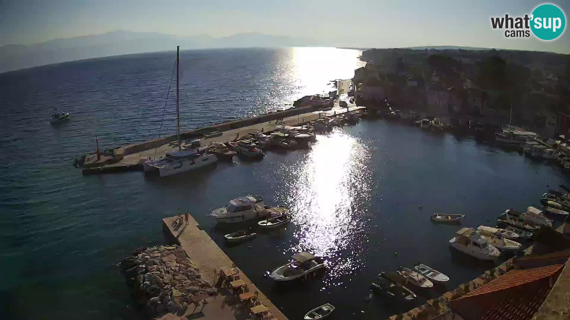 Spletna kamera Sutivan panorama – pogled v živo z otoka Brač