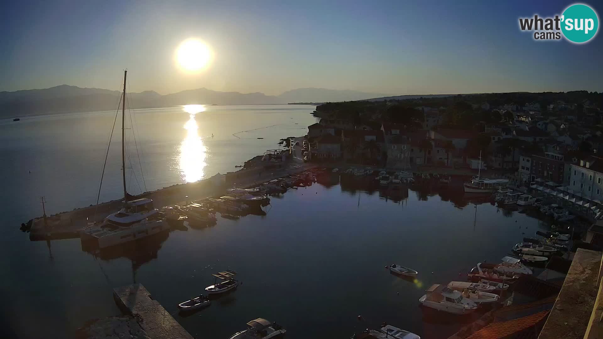 Spletna kamera Sutivan panorama – pogled v živo z otoka Brač