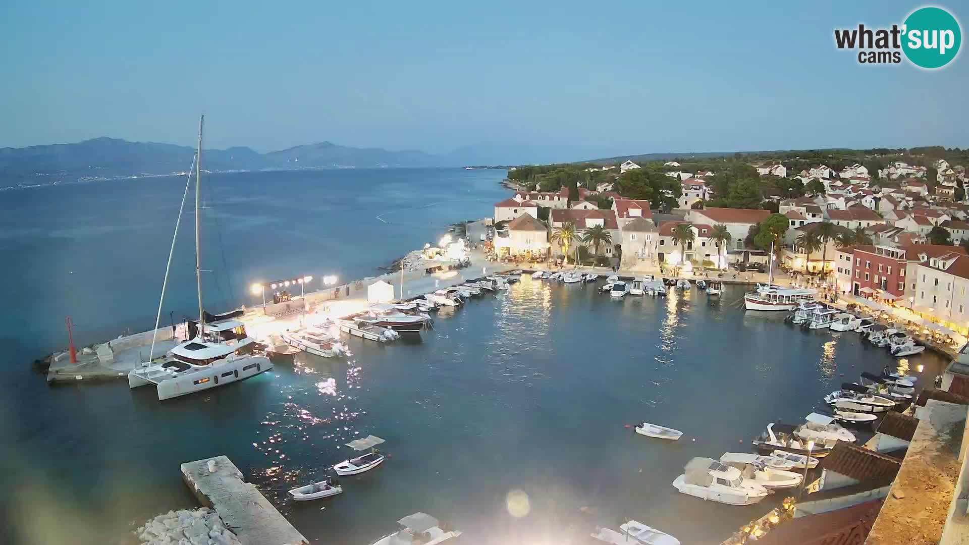 Web kamera Sutivan panorama – Pogled uživo s otoka Brača
