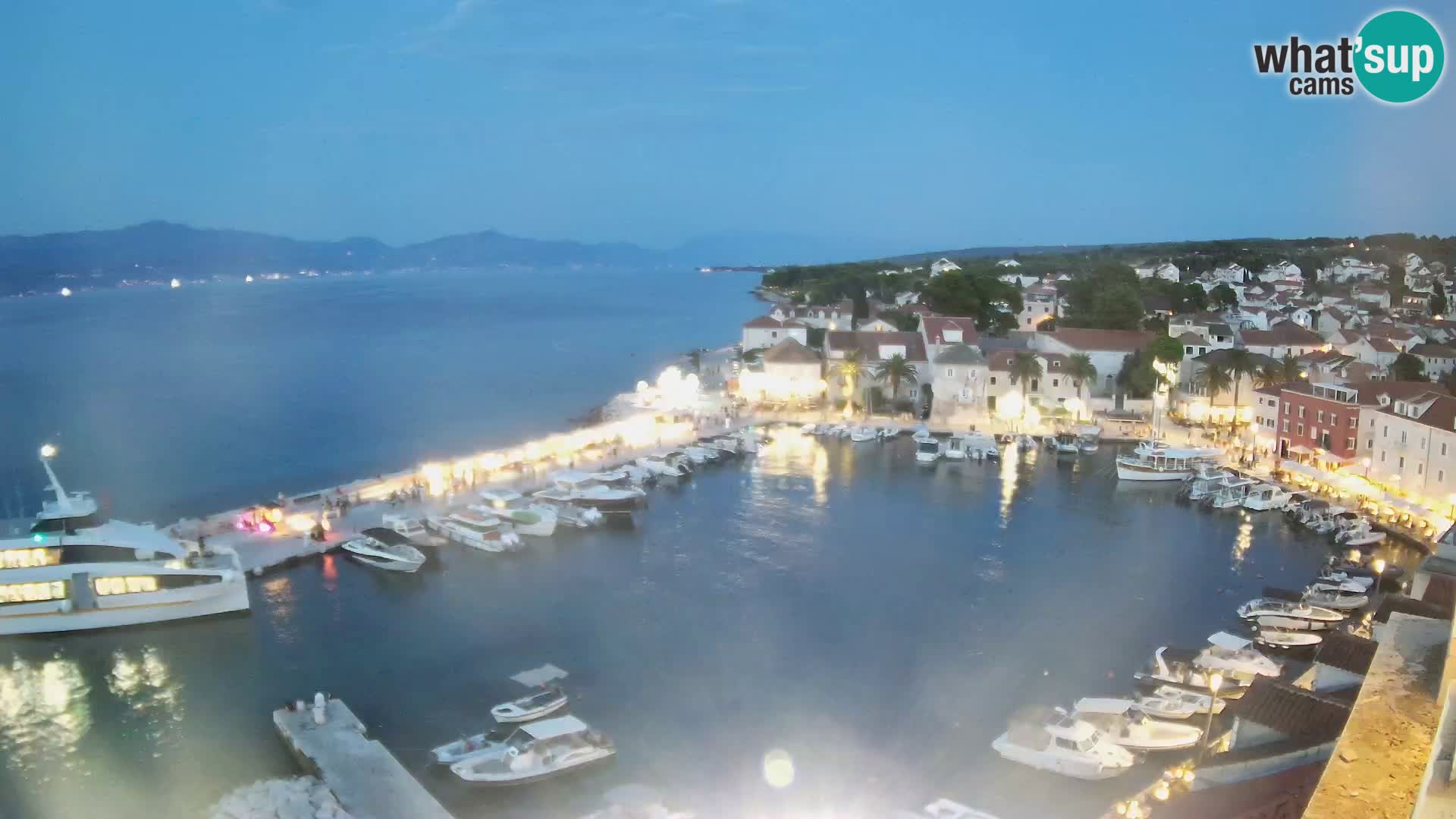 Spletna kamera Sutivan panorama – pogled v živo z otoka Brač