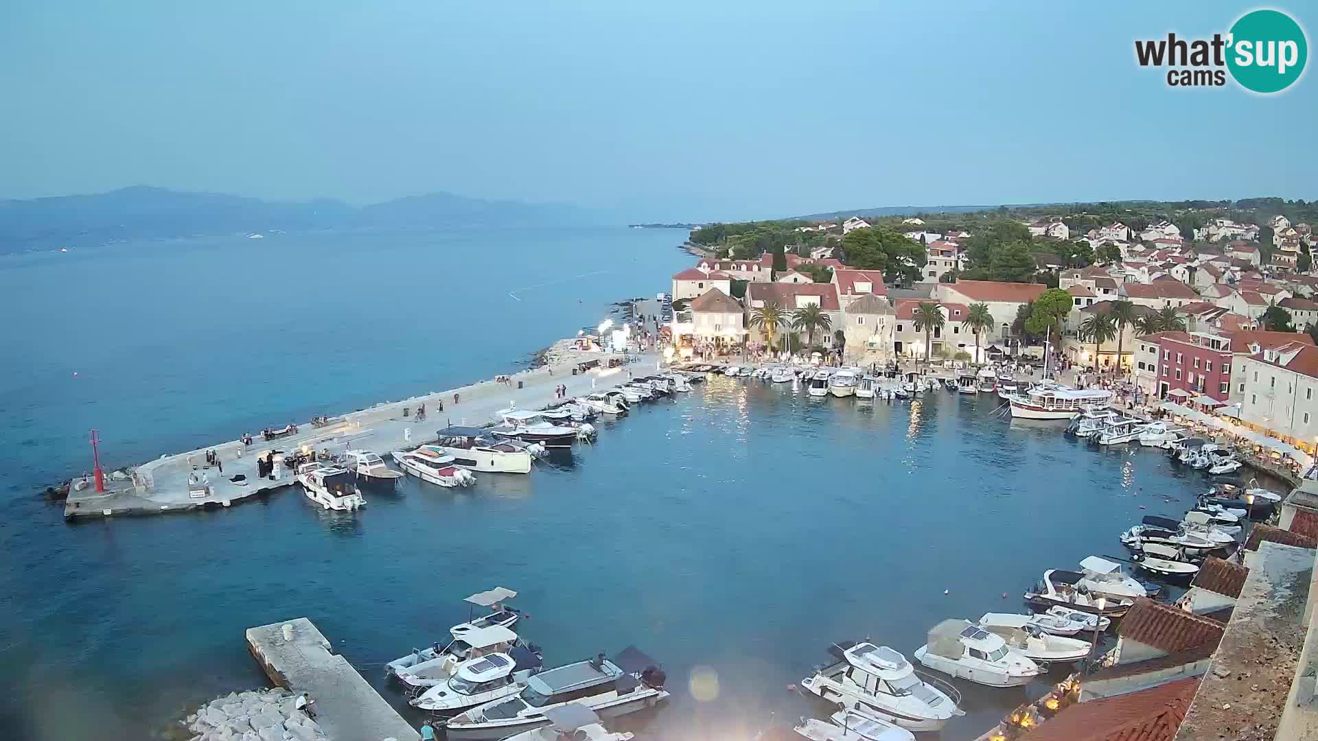 Spletna kamera Sutivan panorama – pogled v živo z otoka Brač