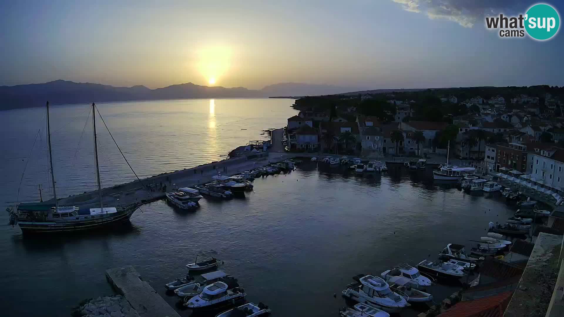 Spletna kamera Sutivan panorama – pogled v živo z otoka Brač