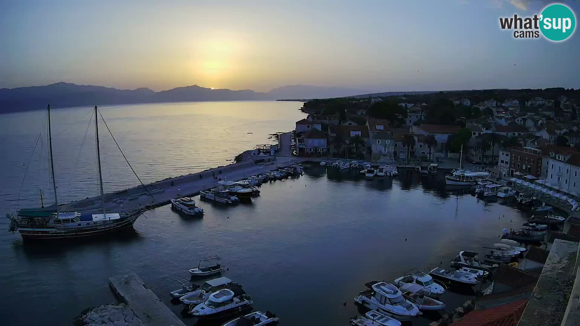 Web kamera Sutivan panorama – Pogled uživo s otoka Brača