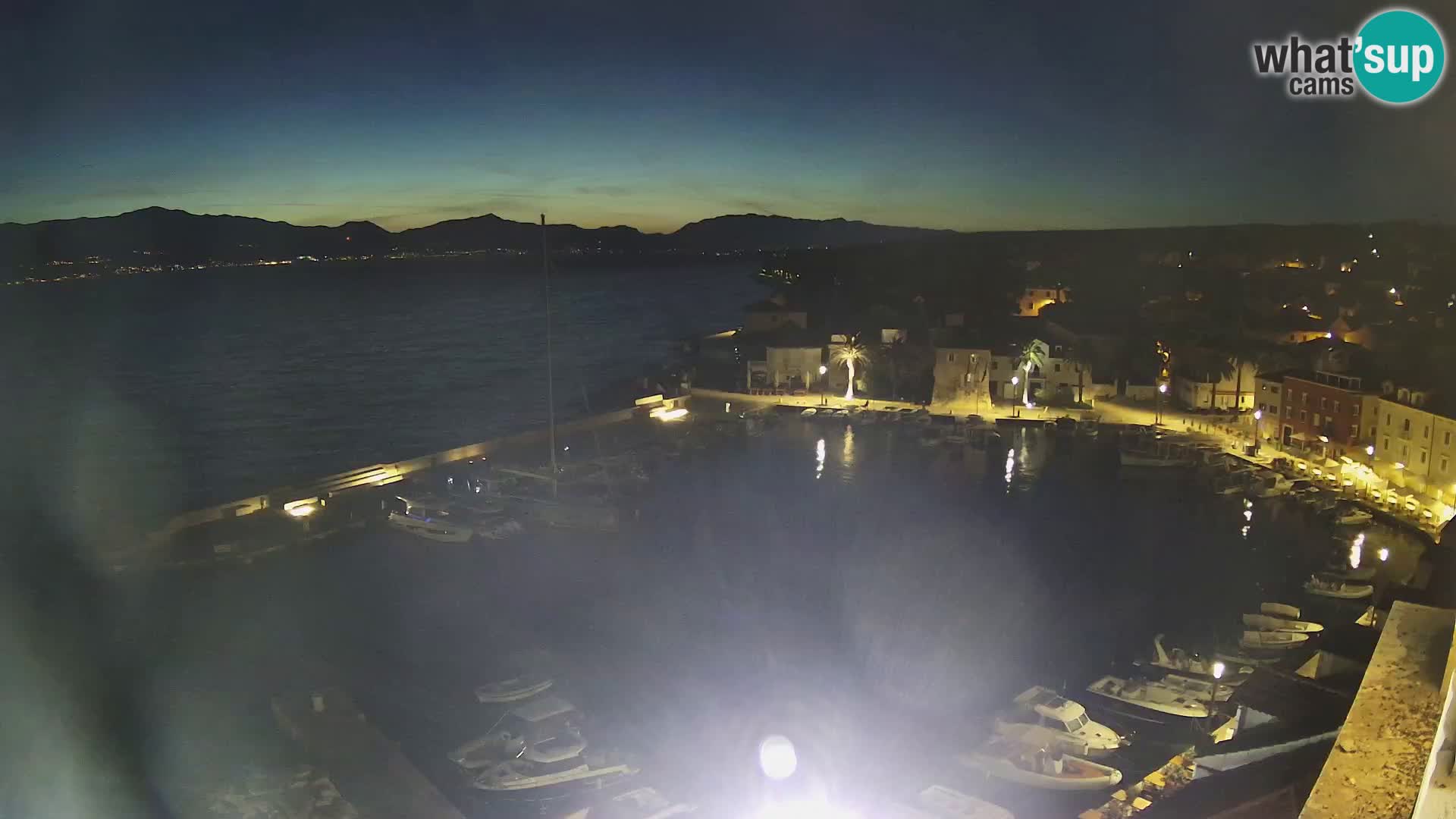 Spletna kamera Sutivan panorama – pogled v živo z otoka Brač