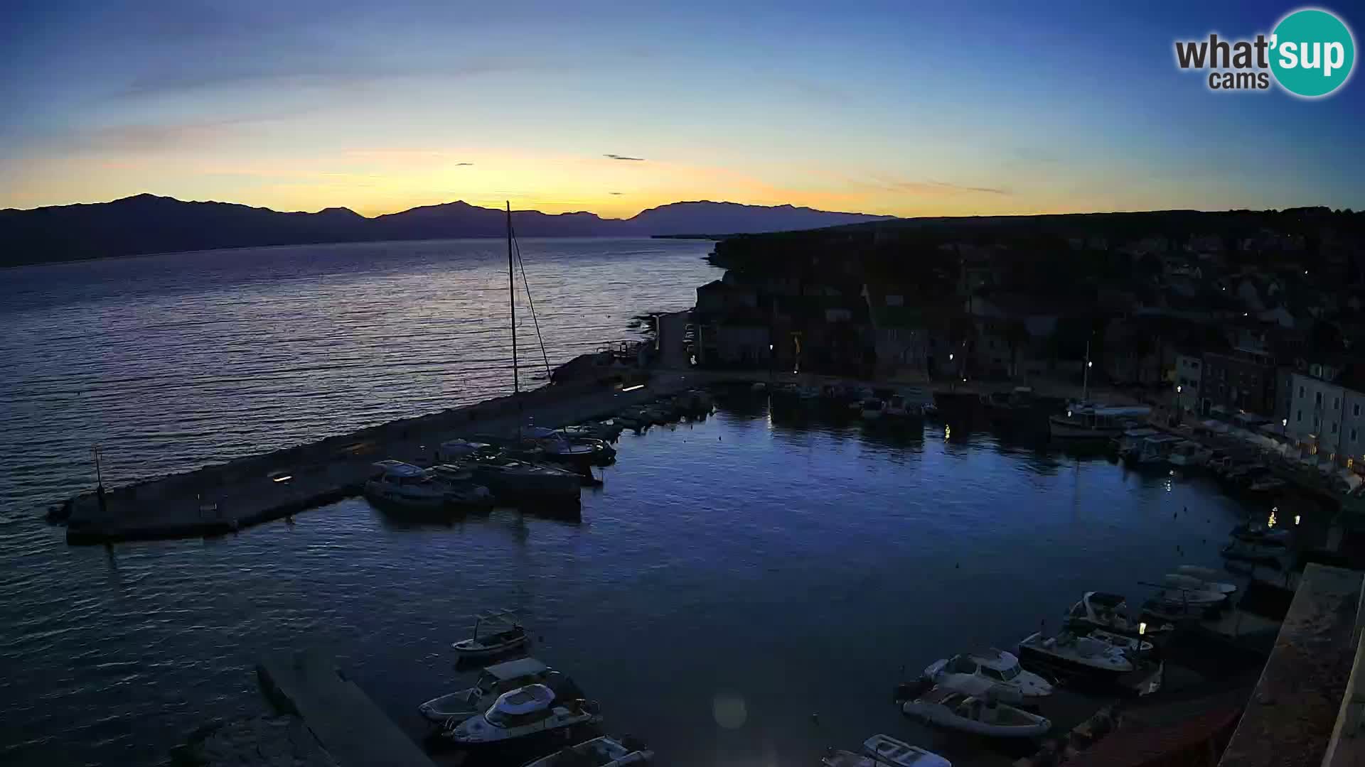 Spletna kamera Sutivan panorama – pogled v živo z otoka Brač