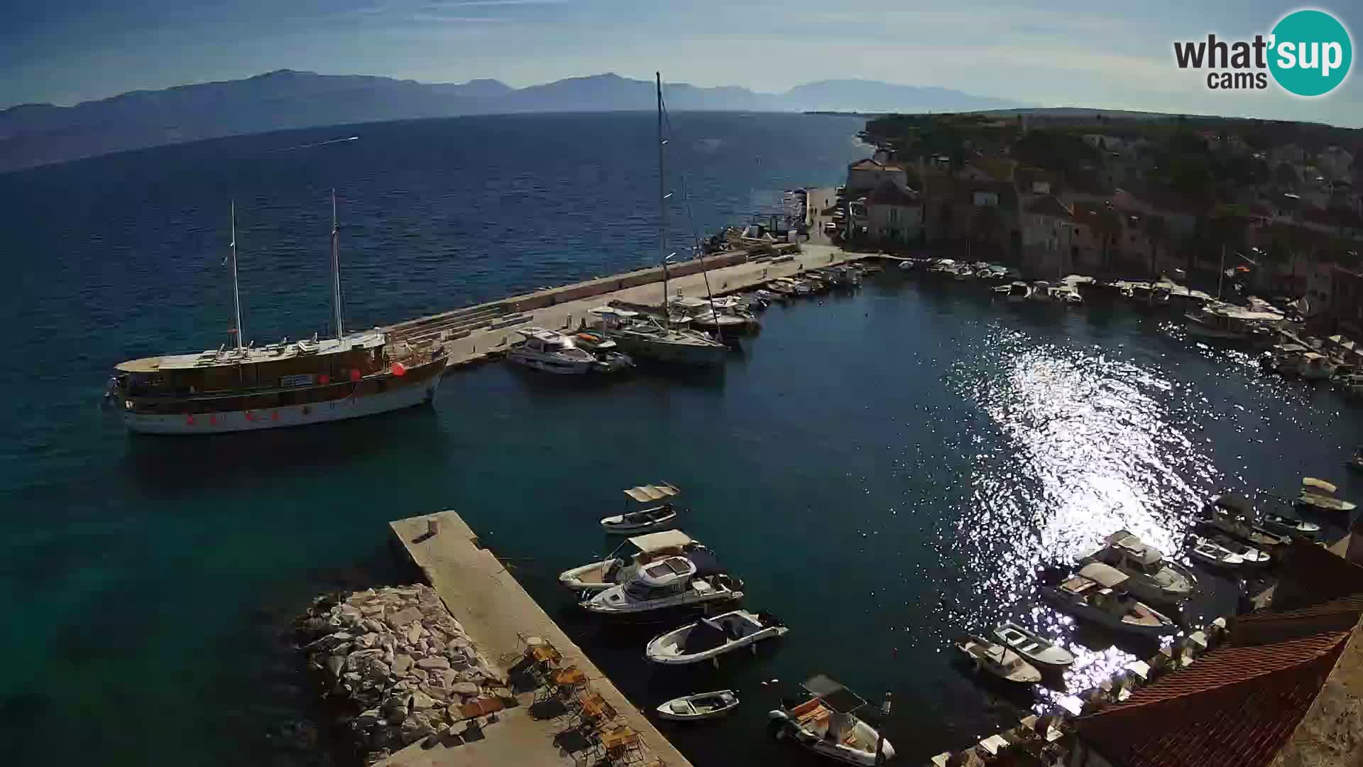 Spletna kamera Sutivan panorama – pogled v živo z otoka Brač