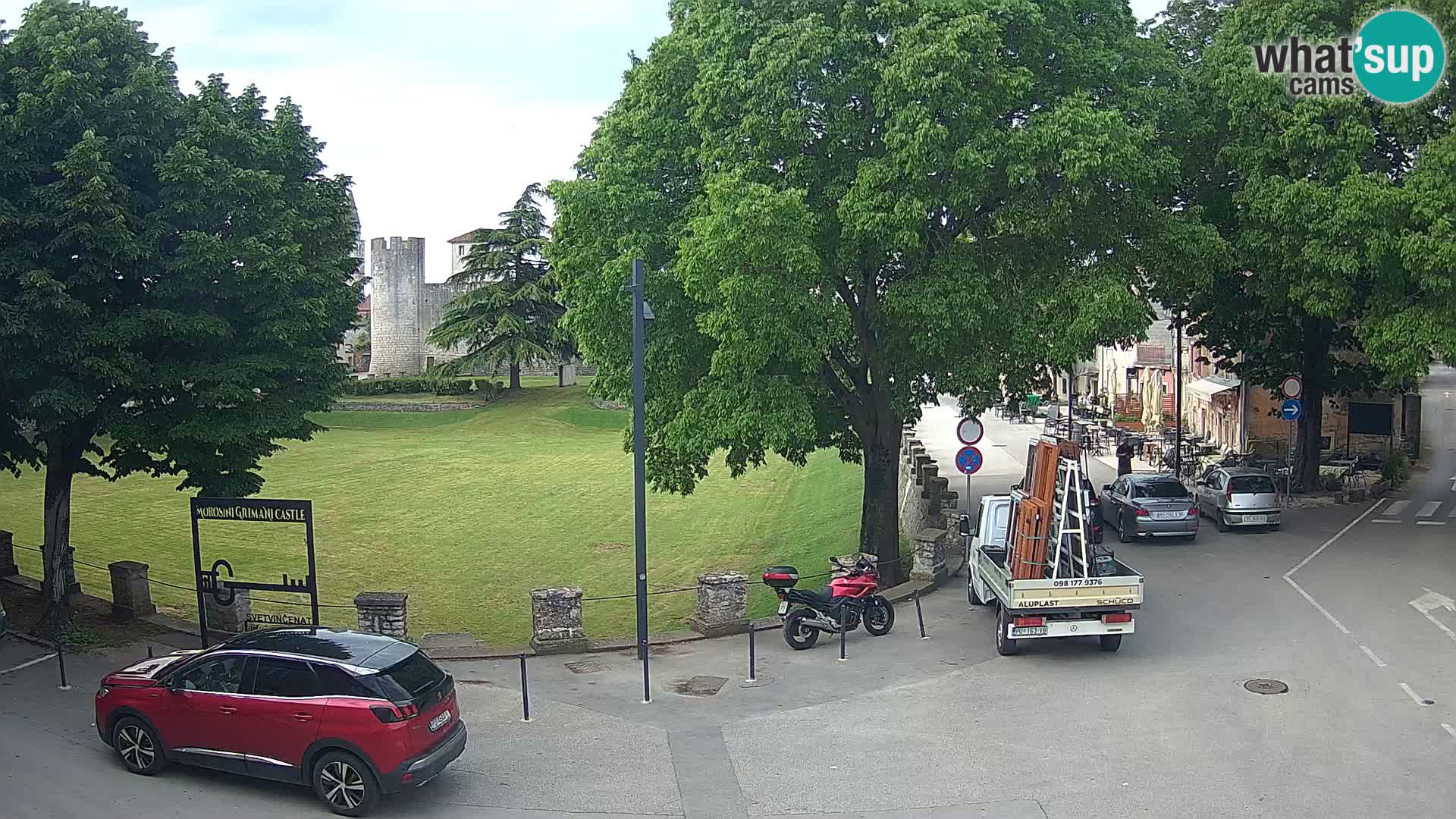 Svetvinčenat v živo – pogled na grad Morosini Grimani – Istra – Hrvaška