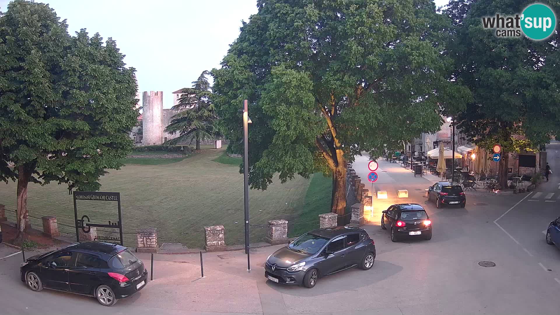 Svetvinčenat v živo – pogled na grad Morosini Grimani – Istra – Hrvaška