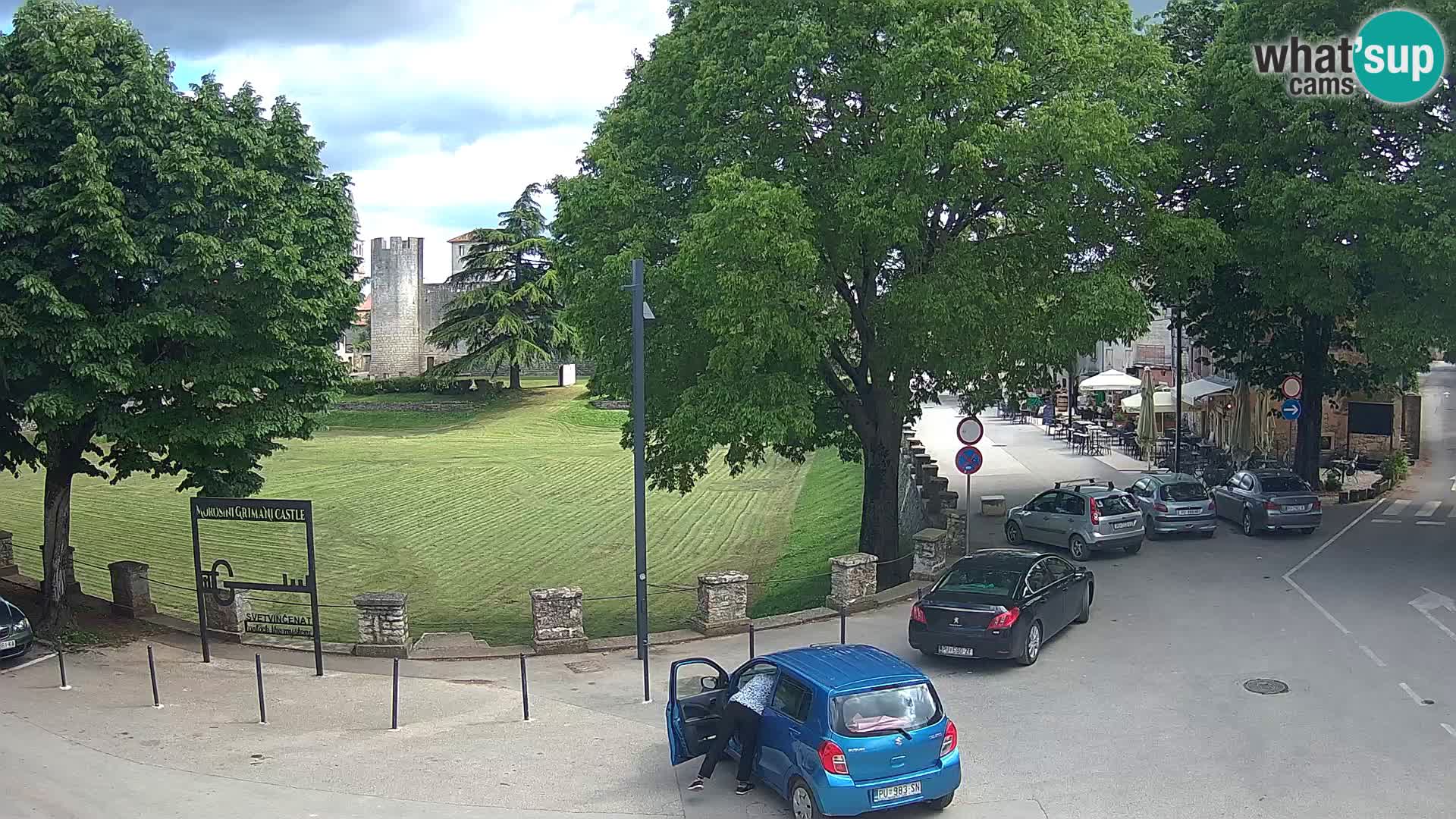 Svetvinčenat v živo – pogled na grad Morosini Grimani – Istra – Hrvaška