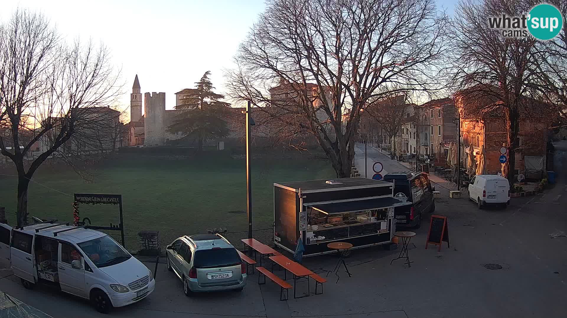 Live Svetvinčenat – Blick auf Schloss Morosini Grimani – Istrien – Kroatien