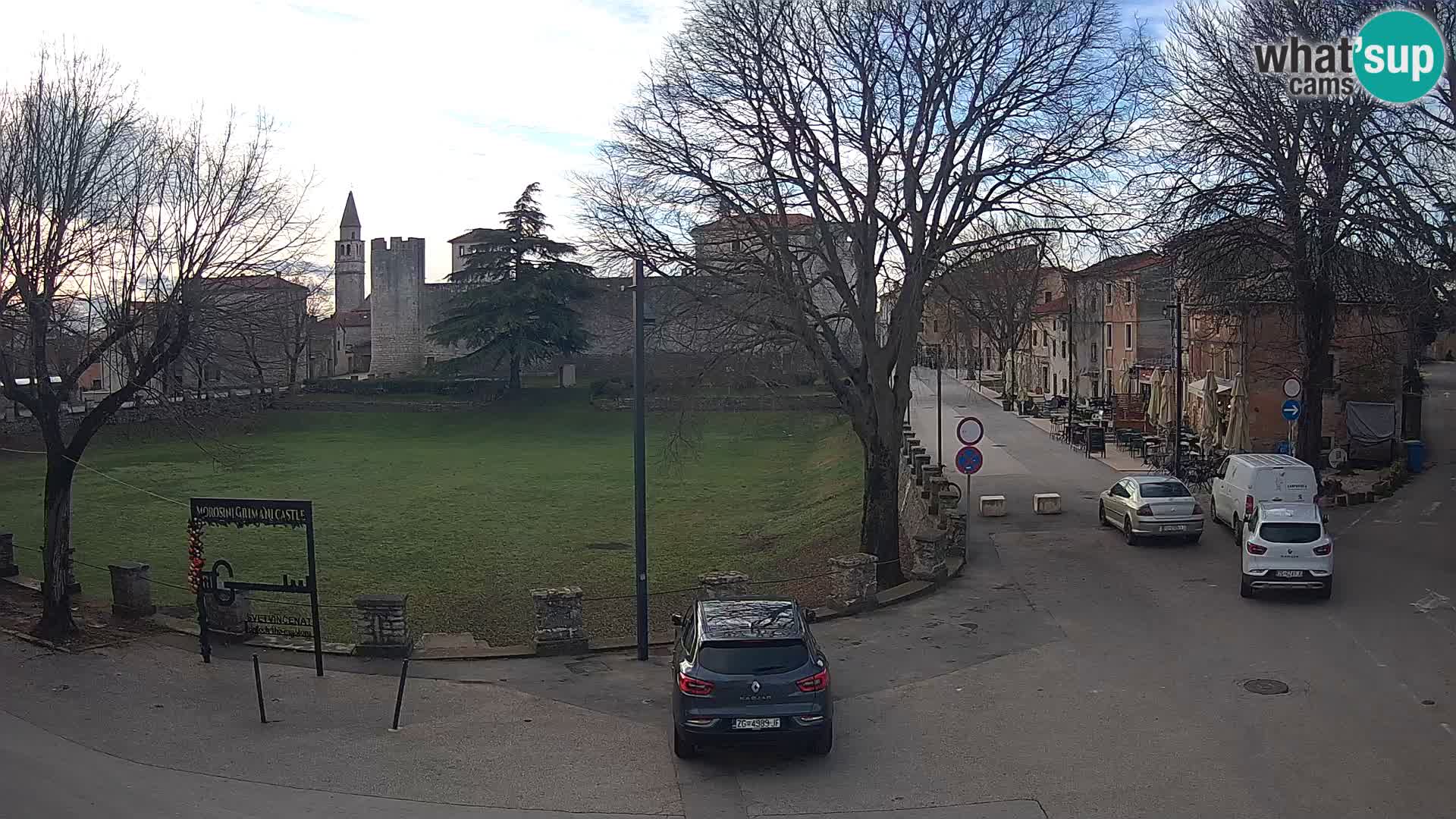 Live Svetvinčenat – Blick auf Schloss Morosini Grimani – Istrien – Kroatien