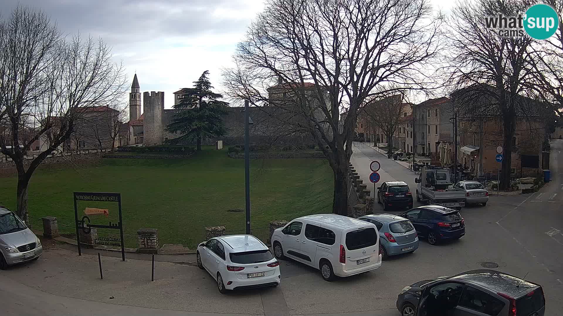 Live Svetvinčenat – vue sur le château Morosini Grimani – Istrie – Croatie