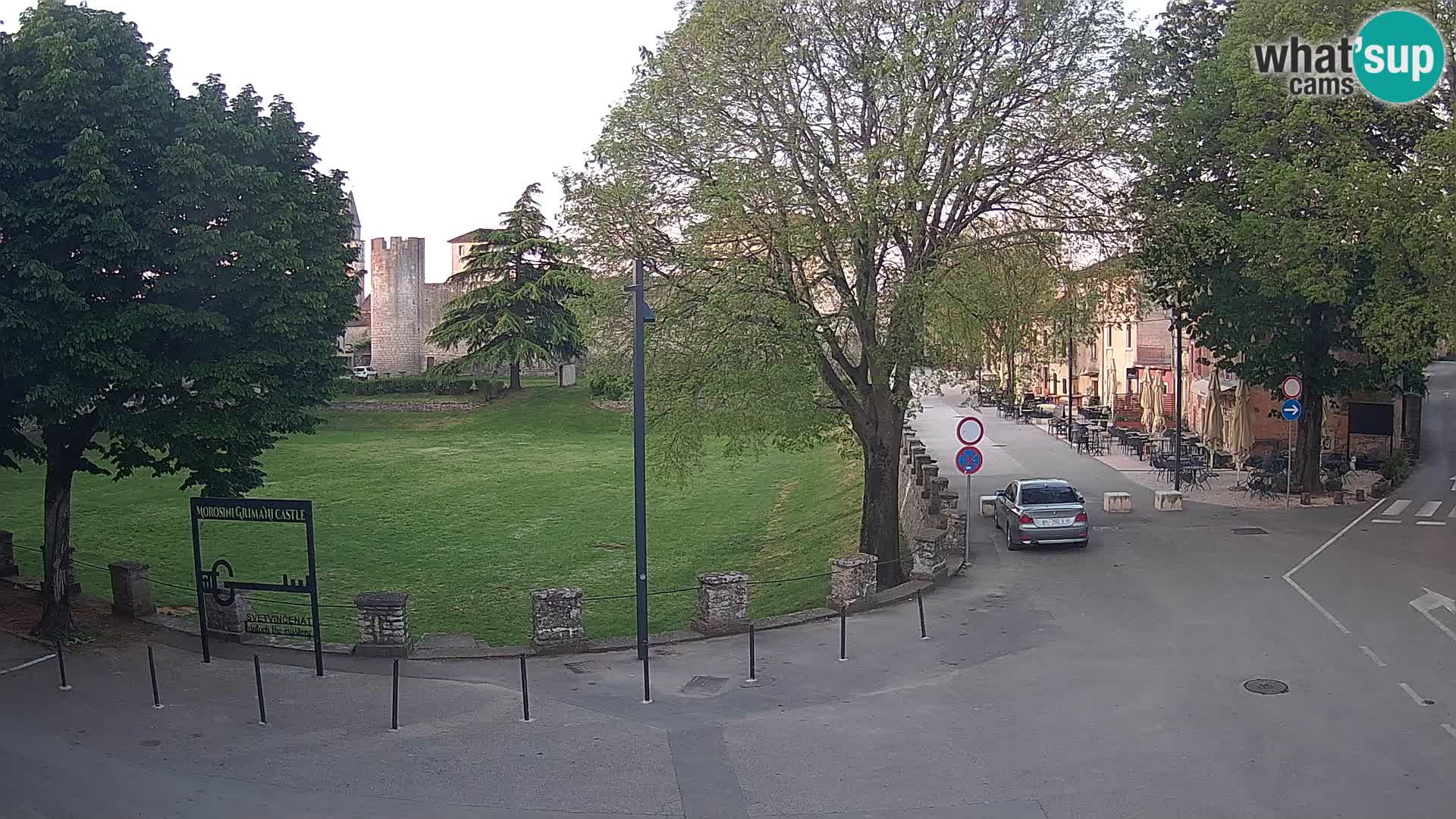 Svetvinčenat v živo – pogled na grad Morosini Grimani – Istra – Hrvaška