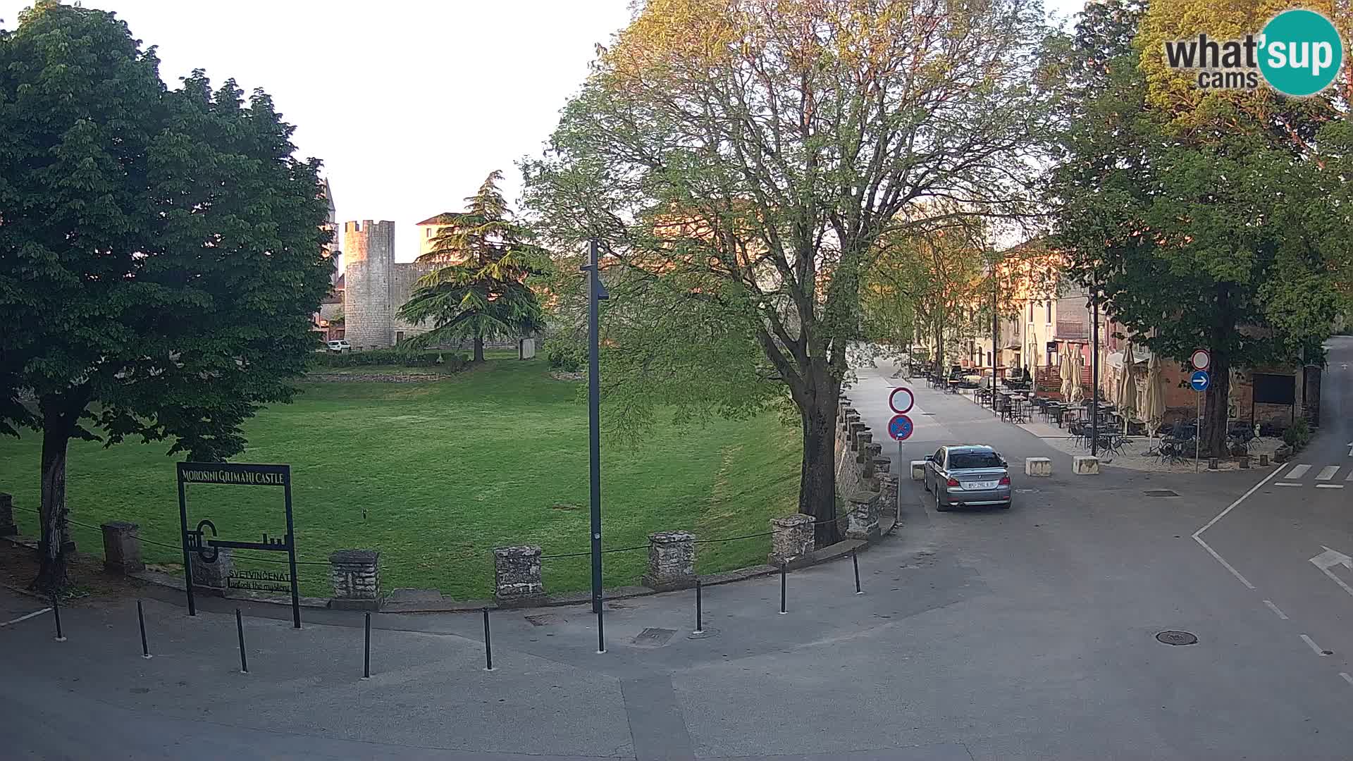 Svetvinčenat v živo – pogled na grad Morosini Grimani – Istra – Hrvaška