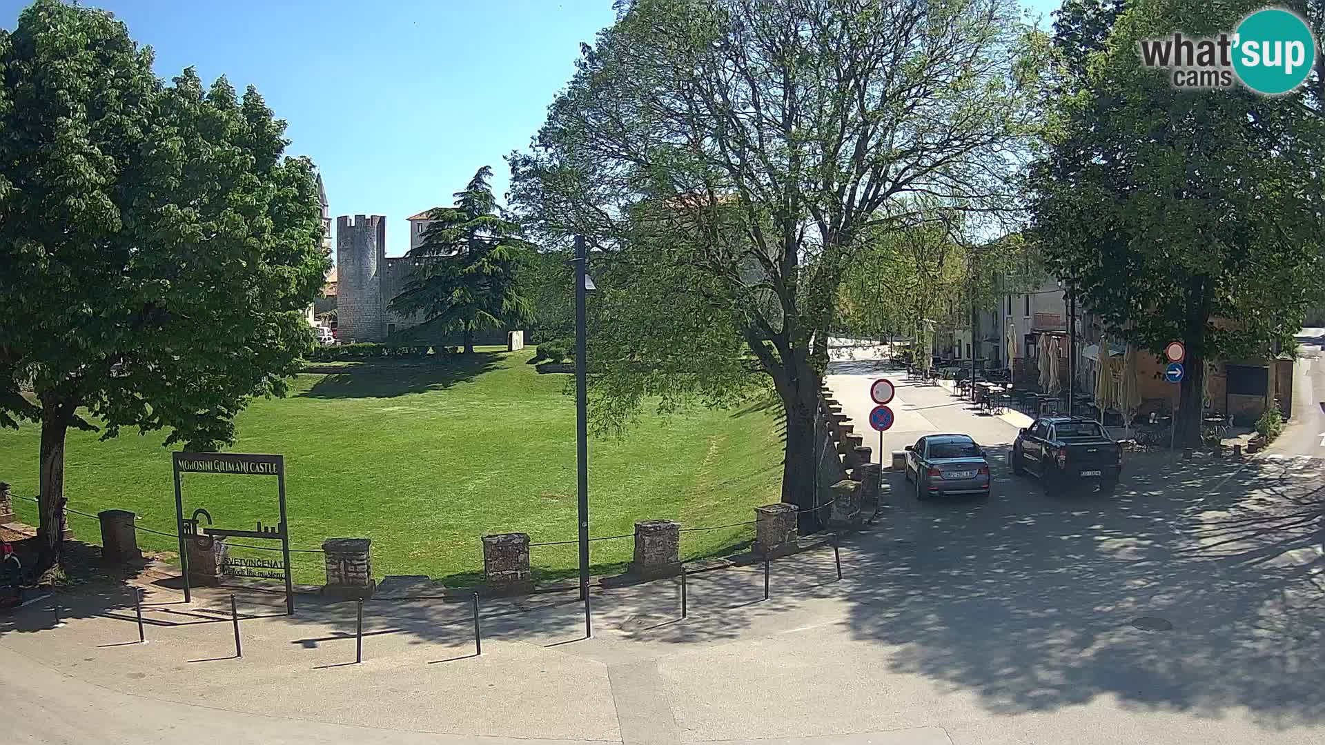 Svetvinčenat v živo – pogled na grad Morosini Grimani – Istra – Hrvaška