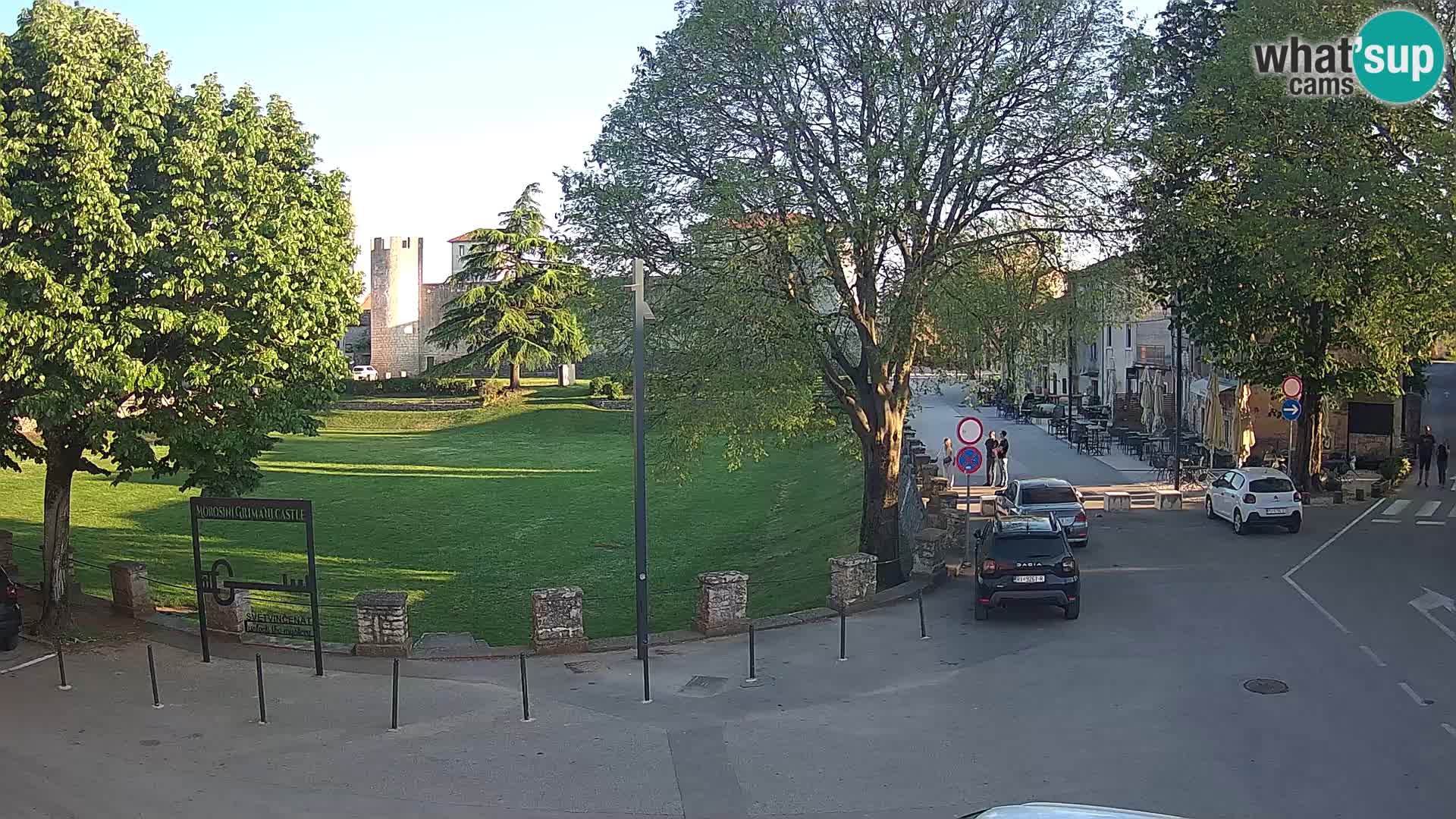 Svetvinčenat v živo – pogled na grad Morosini Grimani – Istra – Hrvaška